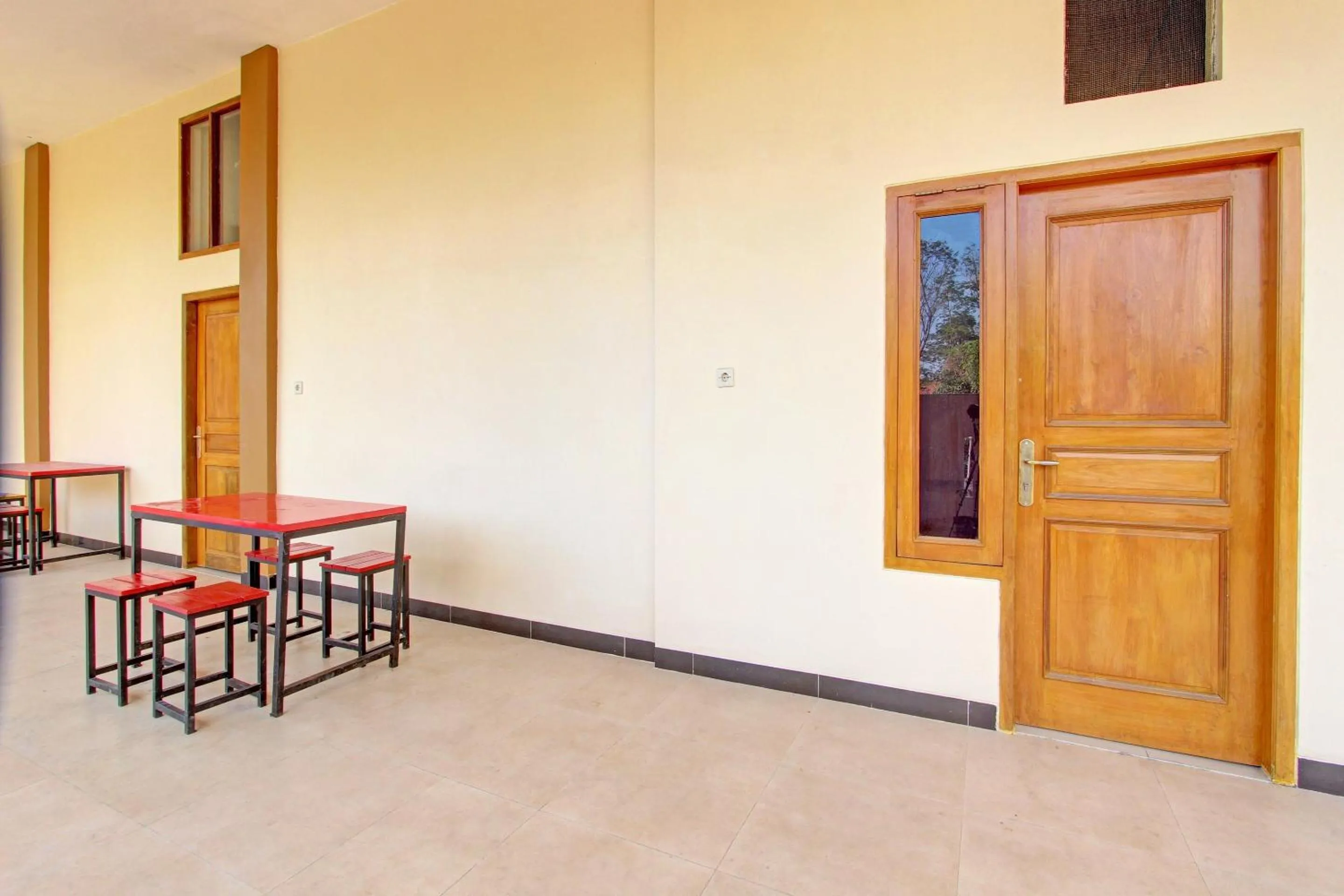 Lobby or reception in OYO Life 92812 Galih Kostel 2 Syariah