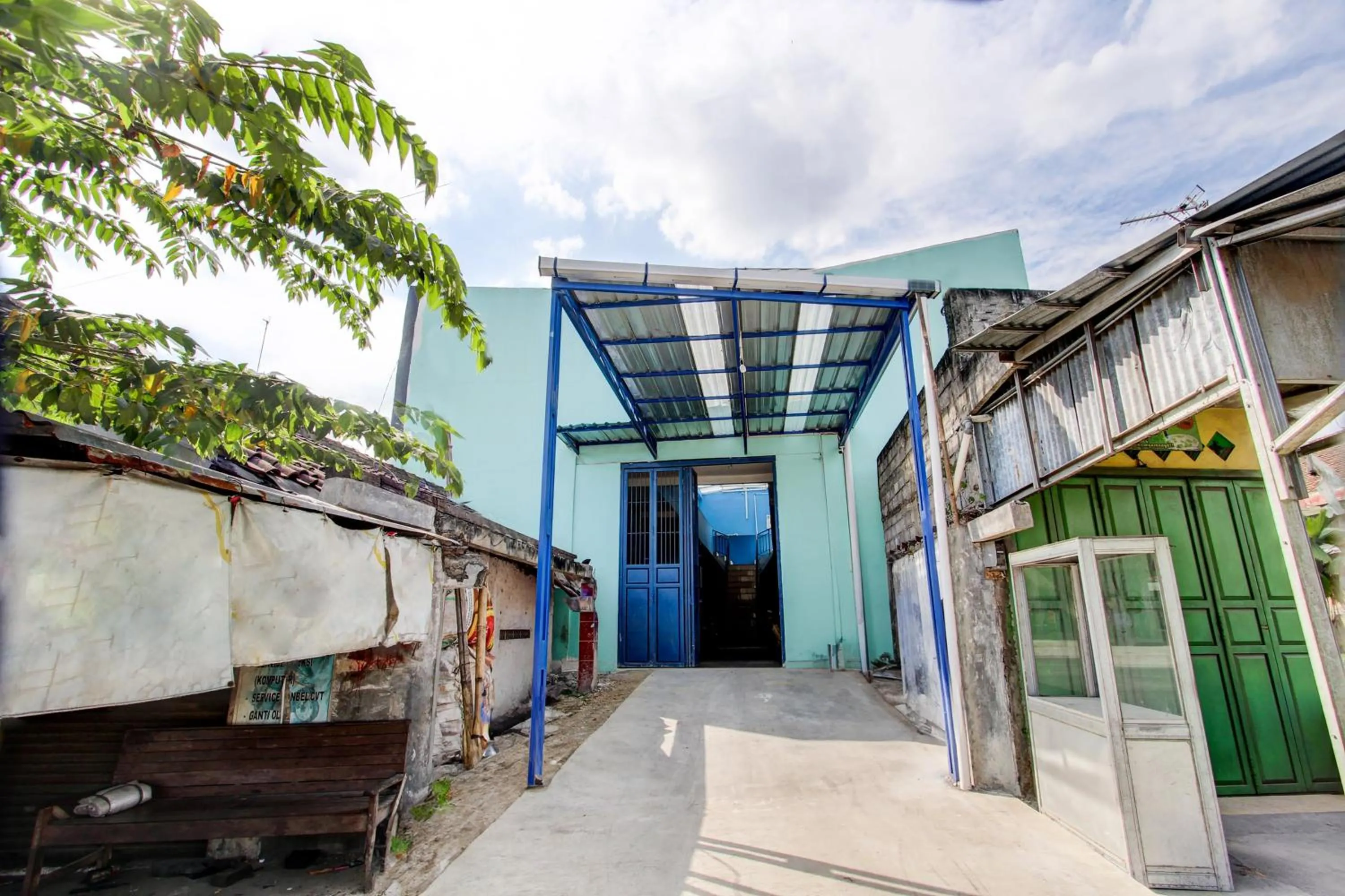 Facade/entrance in Hotel O Gioba Kost Syariah