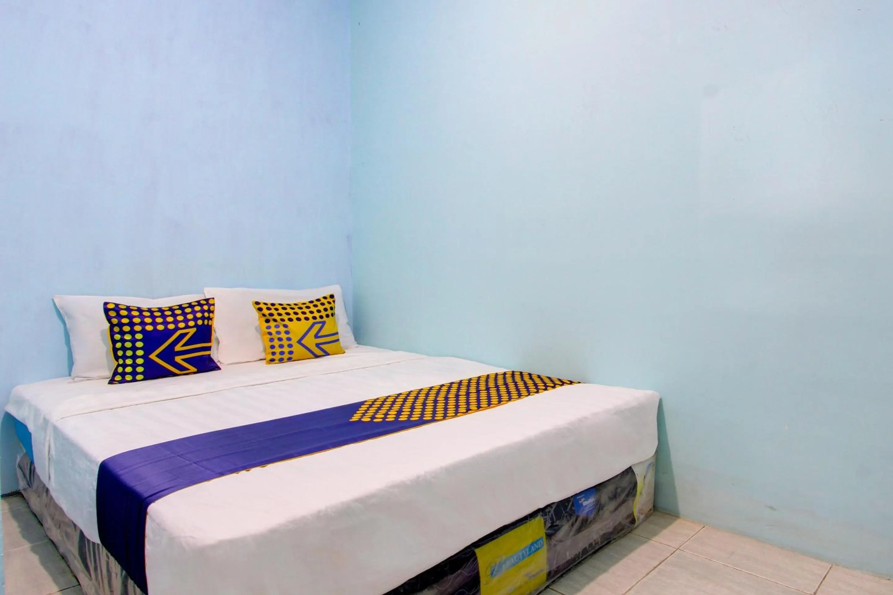 Bedroom in Hotel O Gioba Kost Syariah