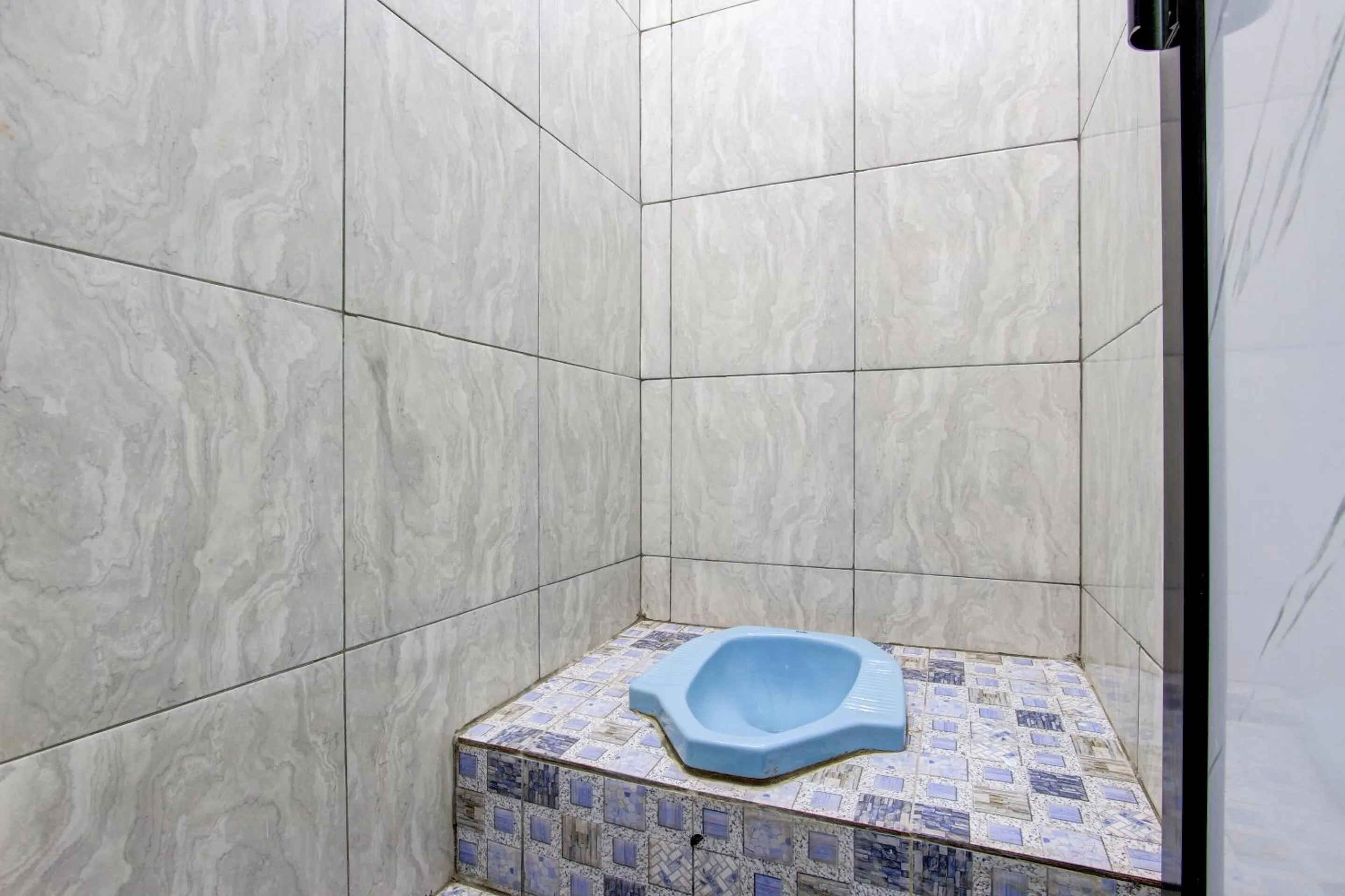 Bathroom in Hotel O Gioba Kost Syariah