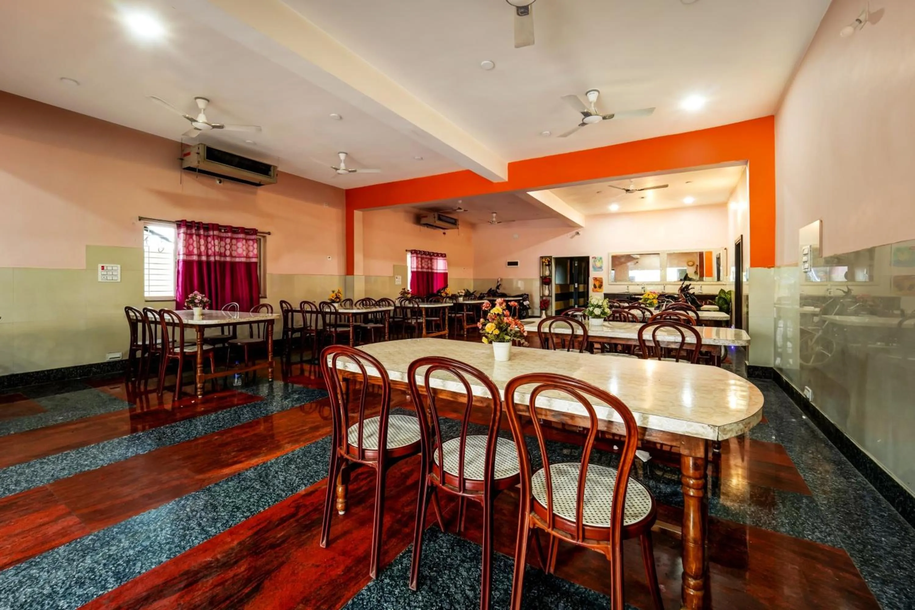 Dining area in Hotel O by OYO Raj Munmun Hotel