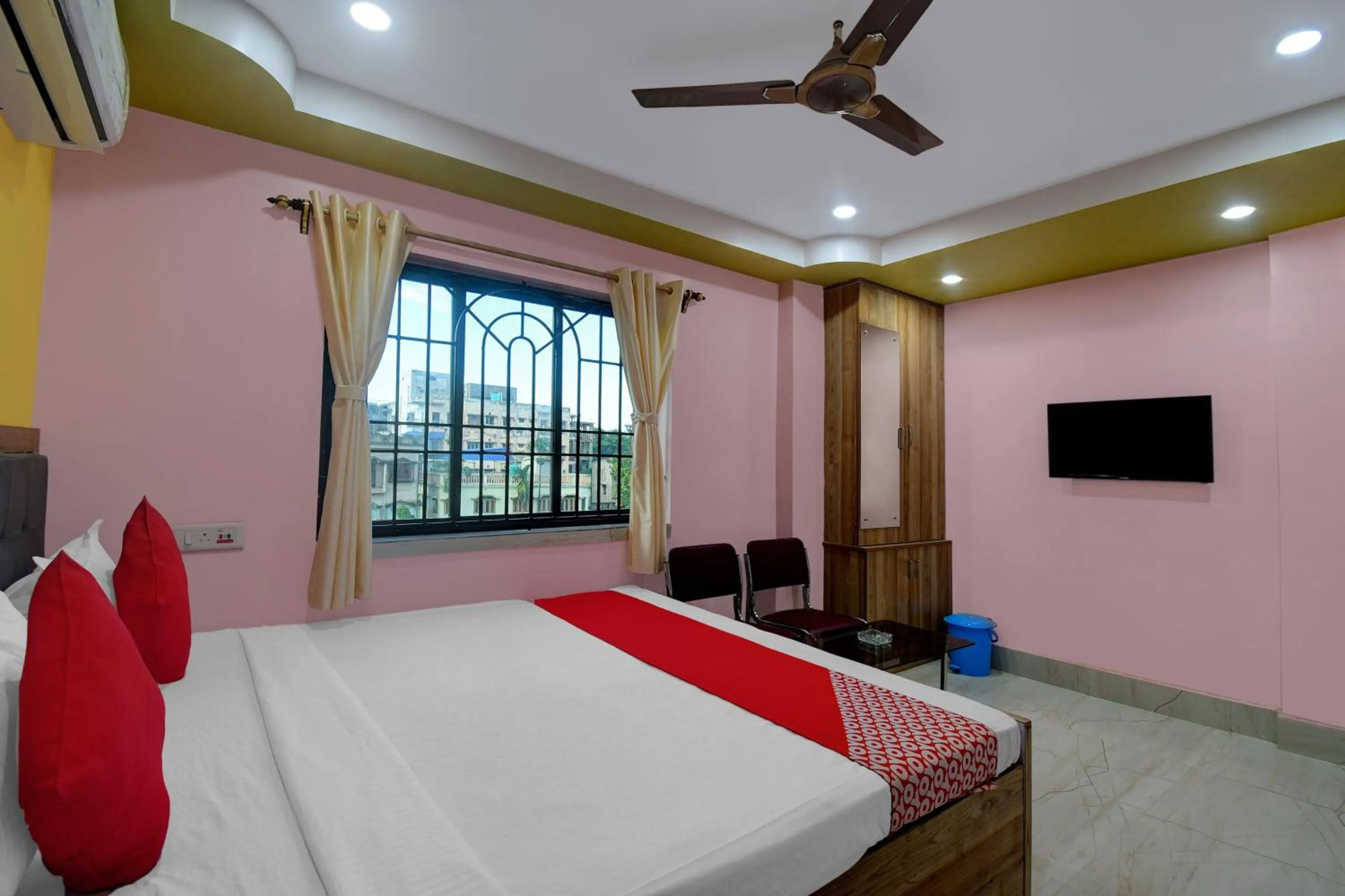Bedroom, Bed in Super Hotel O Mahal And Restaurant Kanchrapara