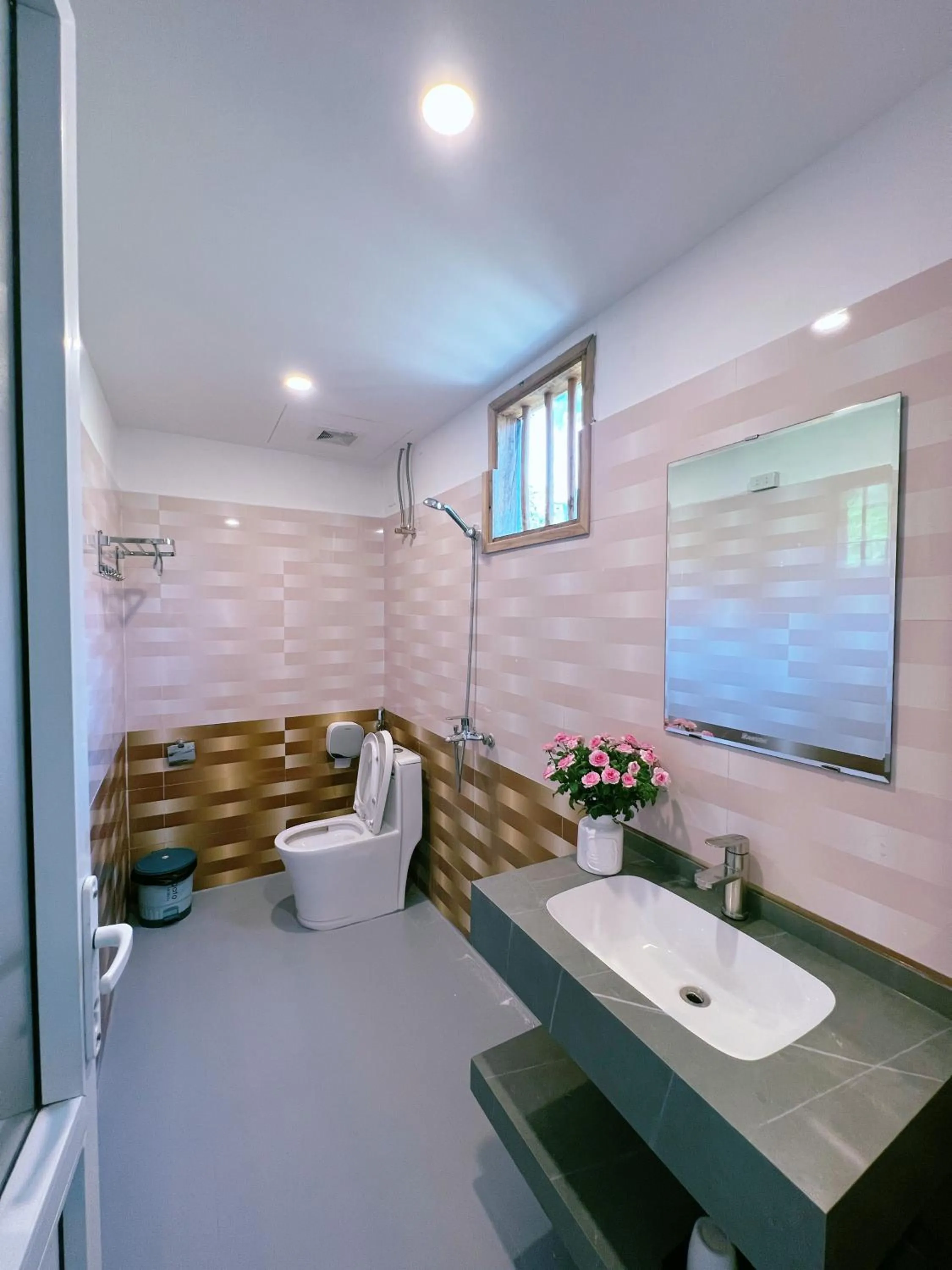 Shower in Lagom Ninh Bình Homestay