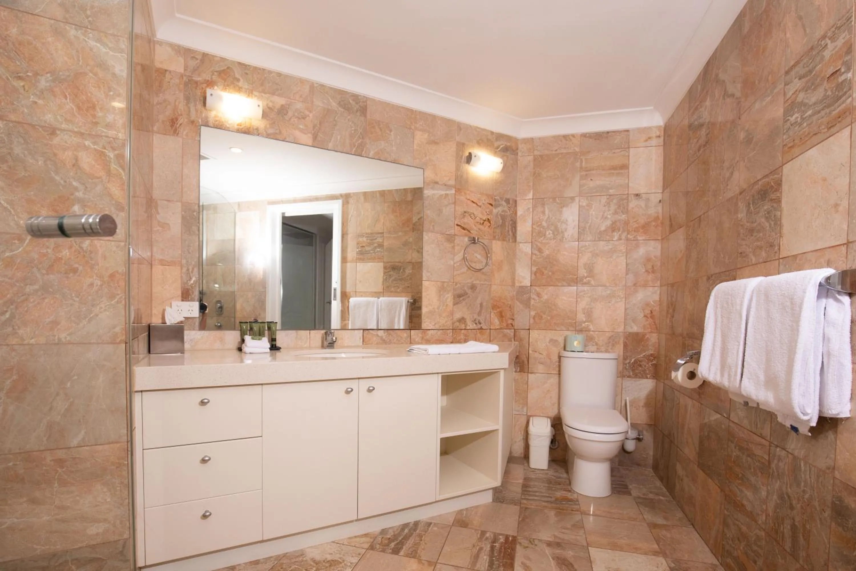 Toilet in 71 Hastings Street - Beachfront