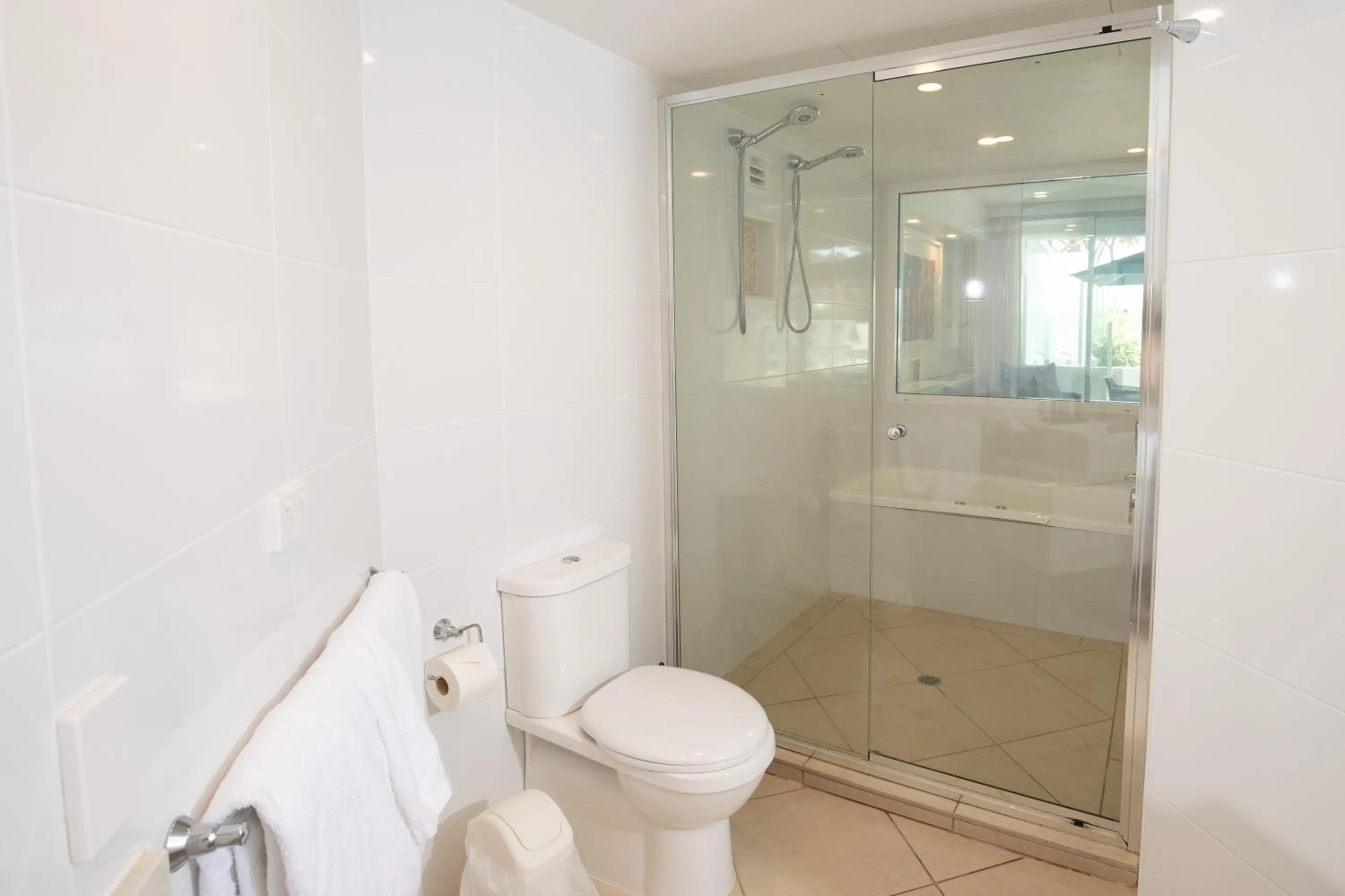 Bathroom in 71 Hastings Street - Beachfront