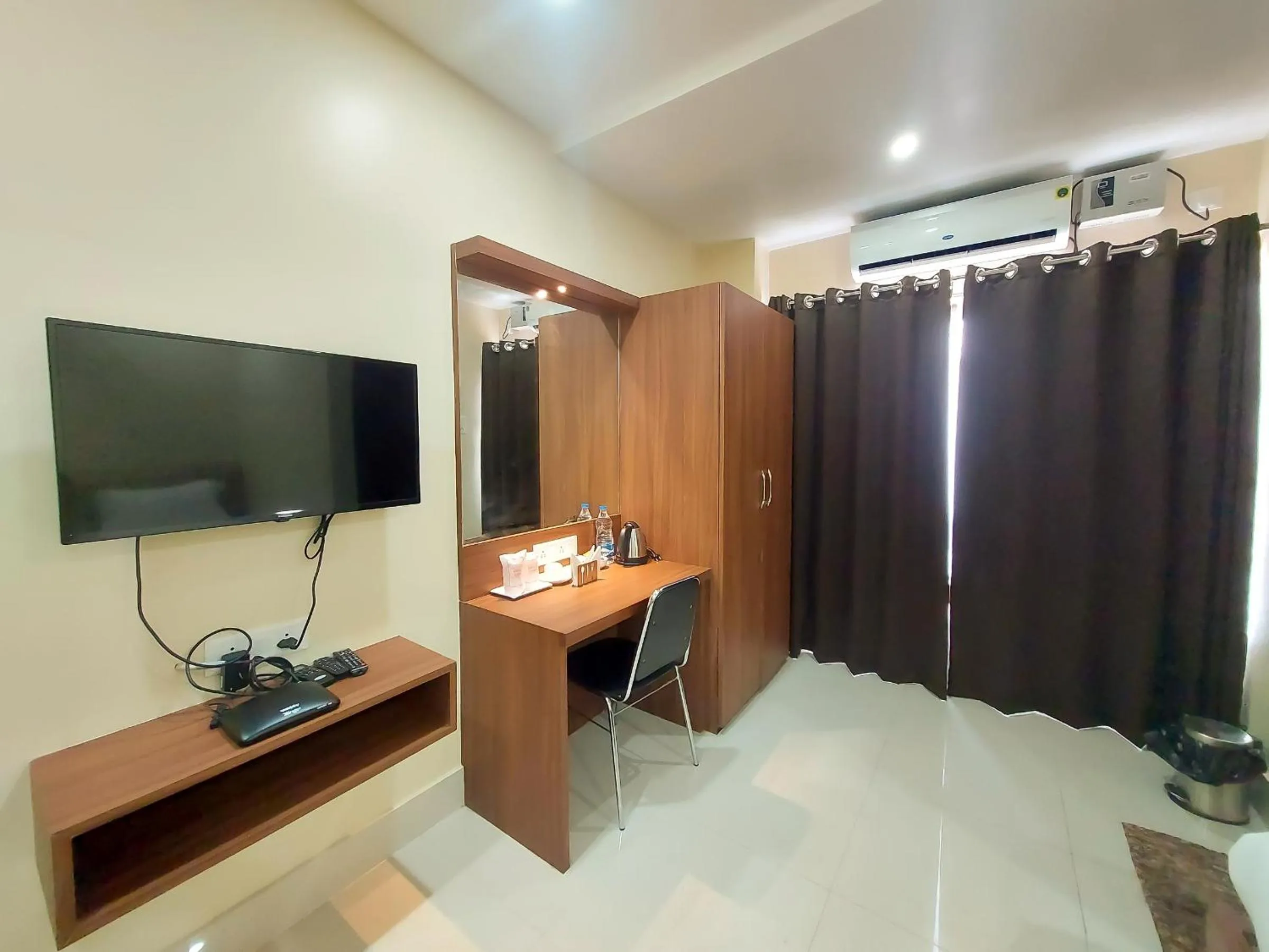 TV and multimedia in Hotel Bliss