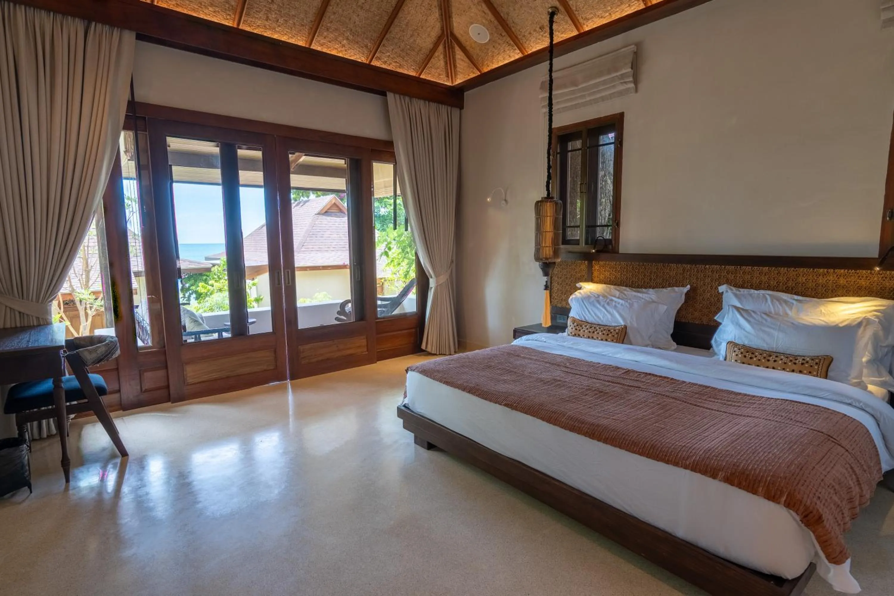 Bedroom, Bed in Samed Tamarind Beach Resort