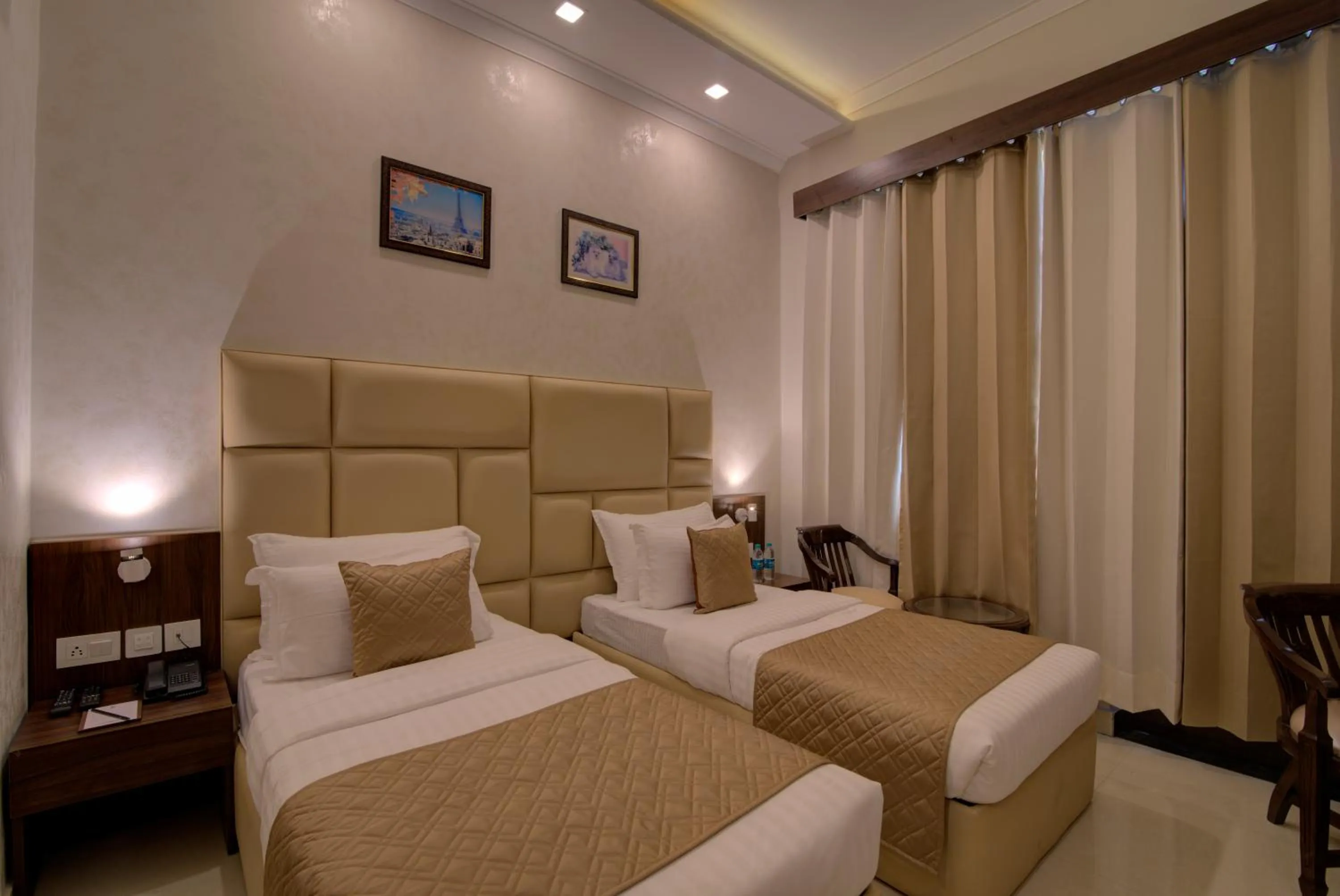 Bed in Comfort Inn Karnal