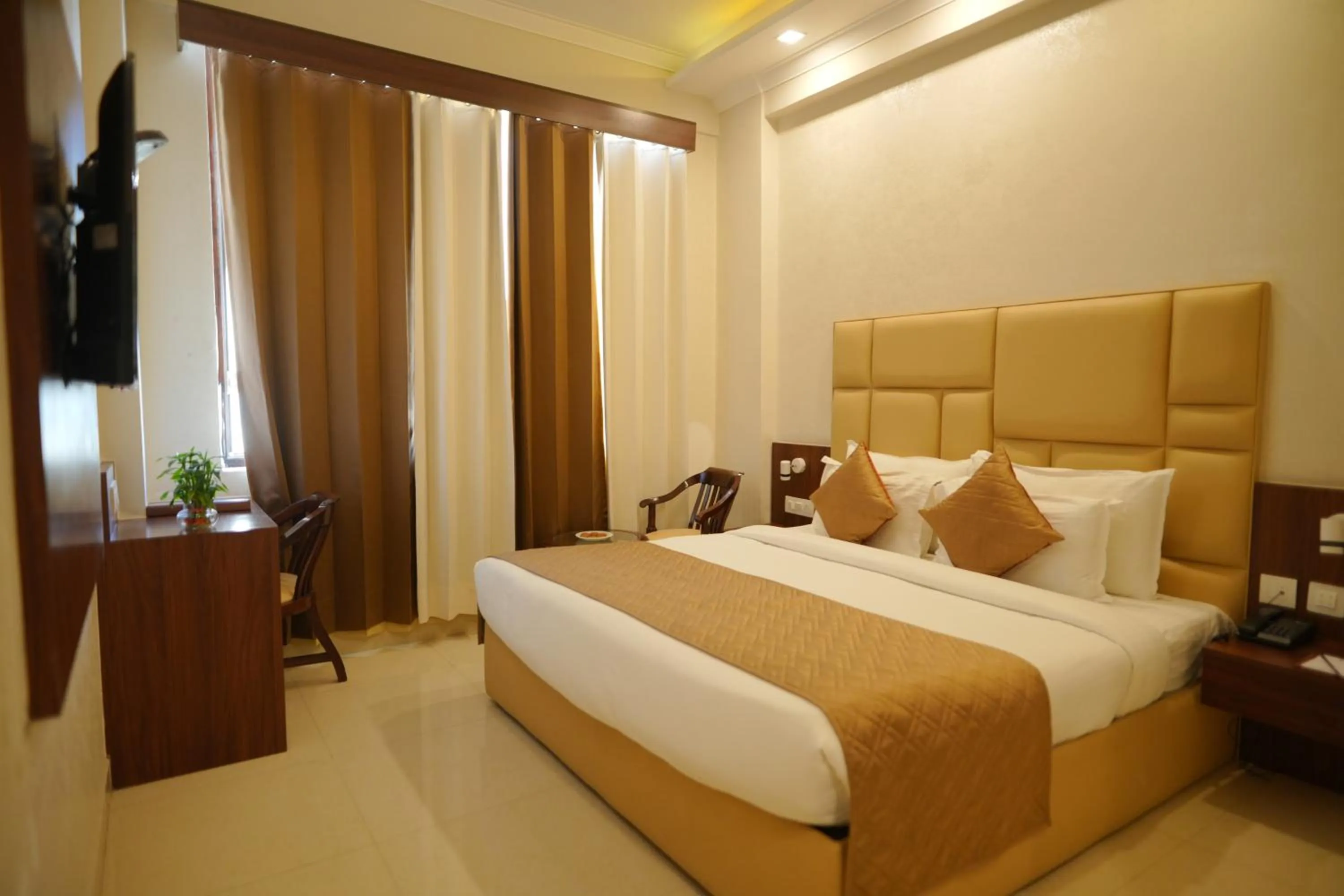 Bed in Comfort Inn Karnal