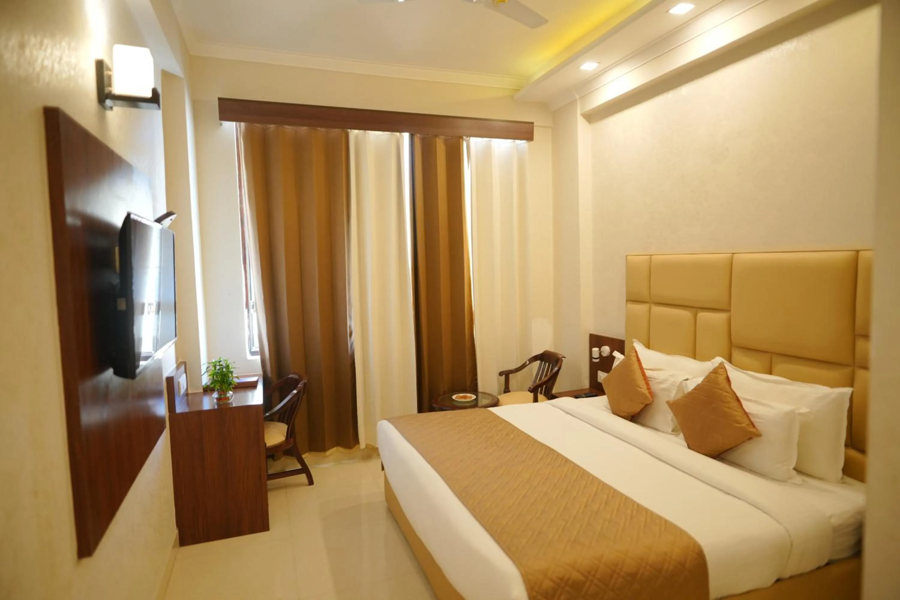 Bed in Comfort Inn Karnal