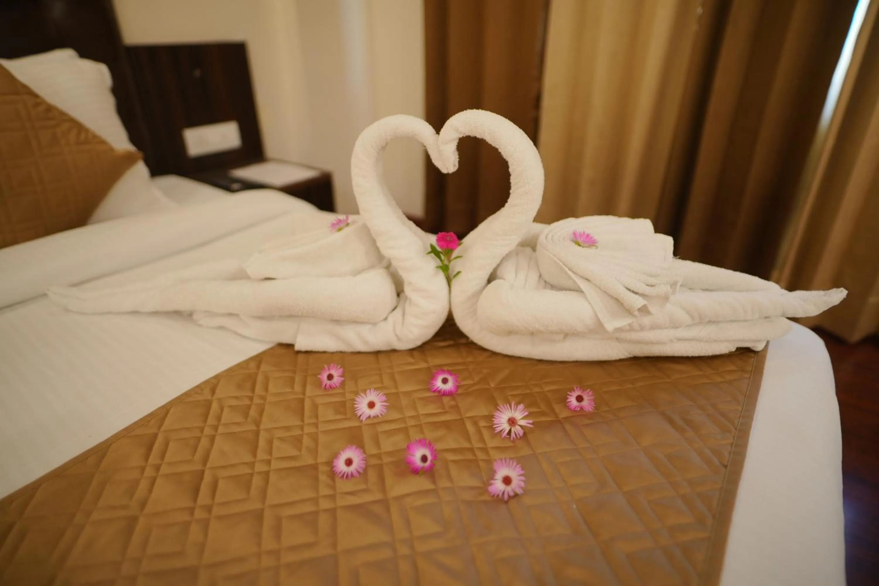 Bed in Comfort Inn Karnal