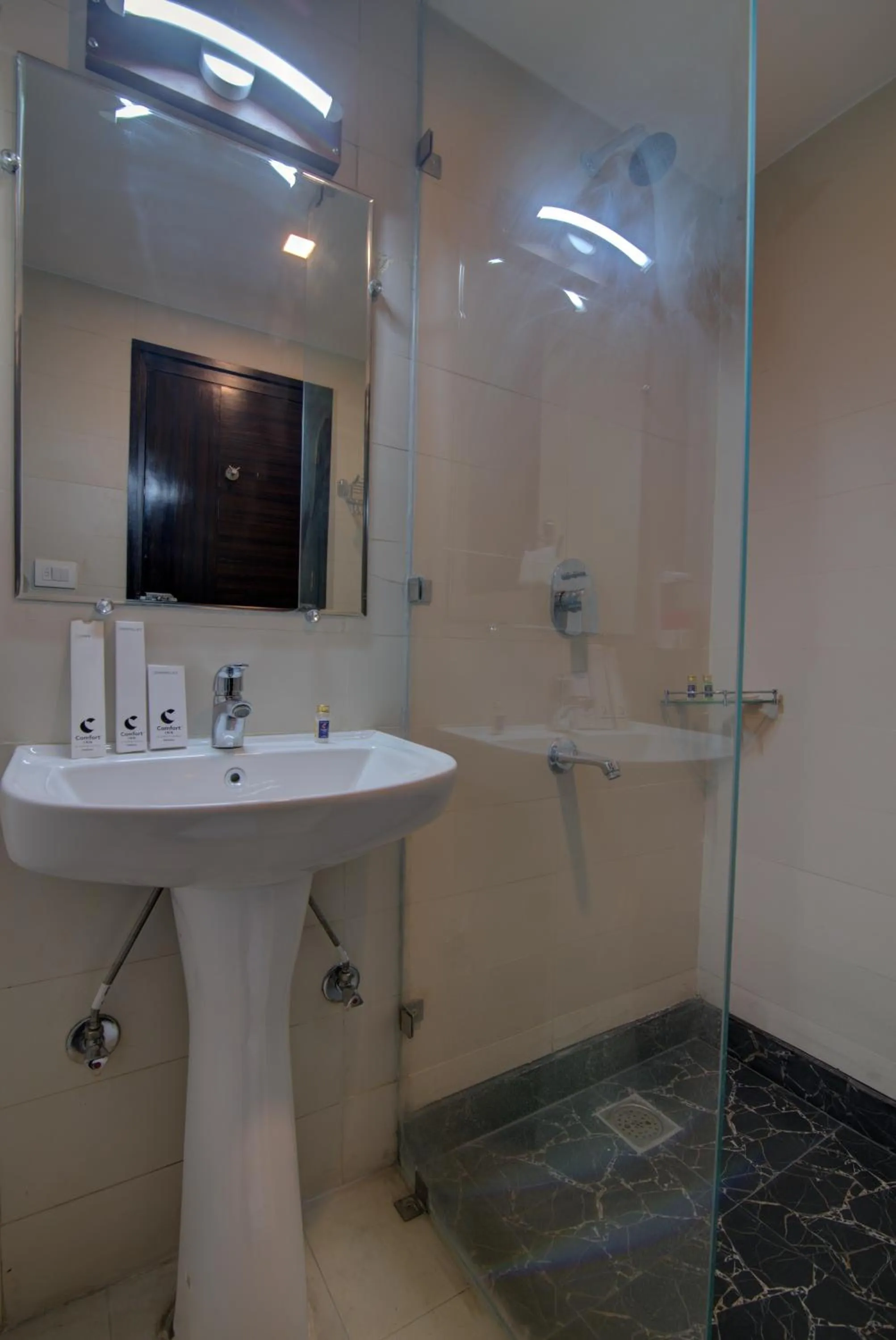 Bathroom in Comfort Inn Karnal