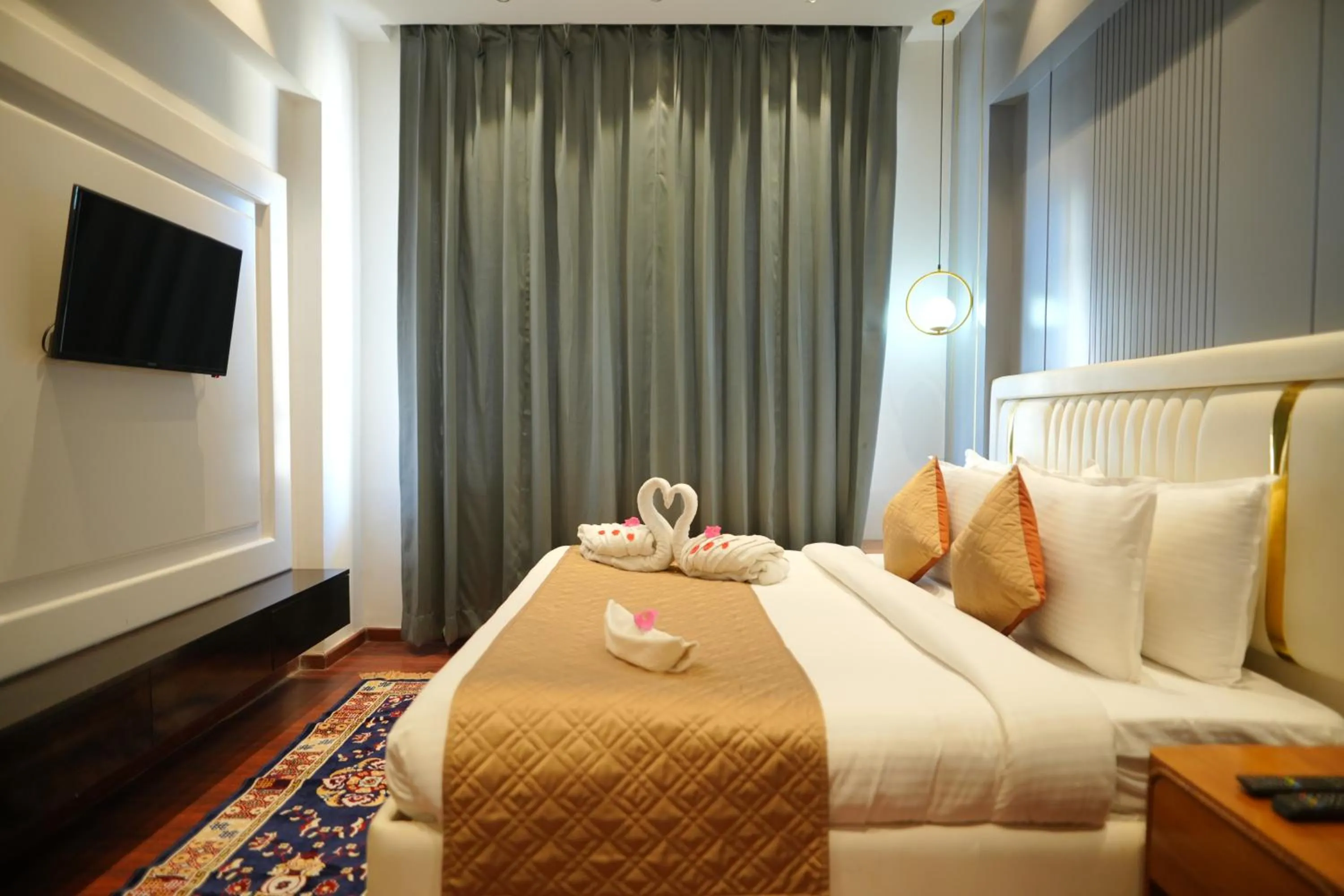 Bed in Comfort Inn Karnal