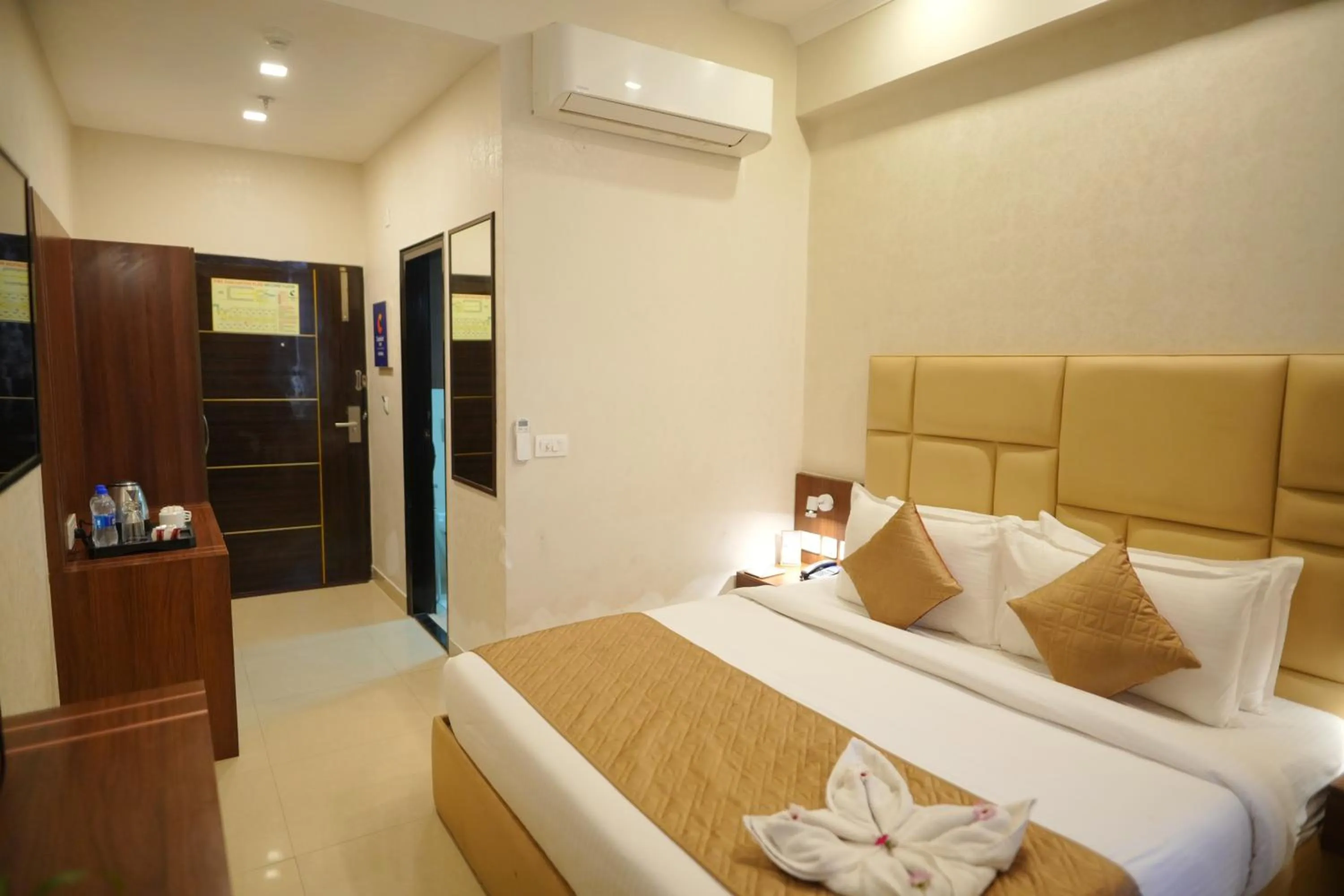 Bed in Comfort Inn Karnal