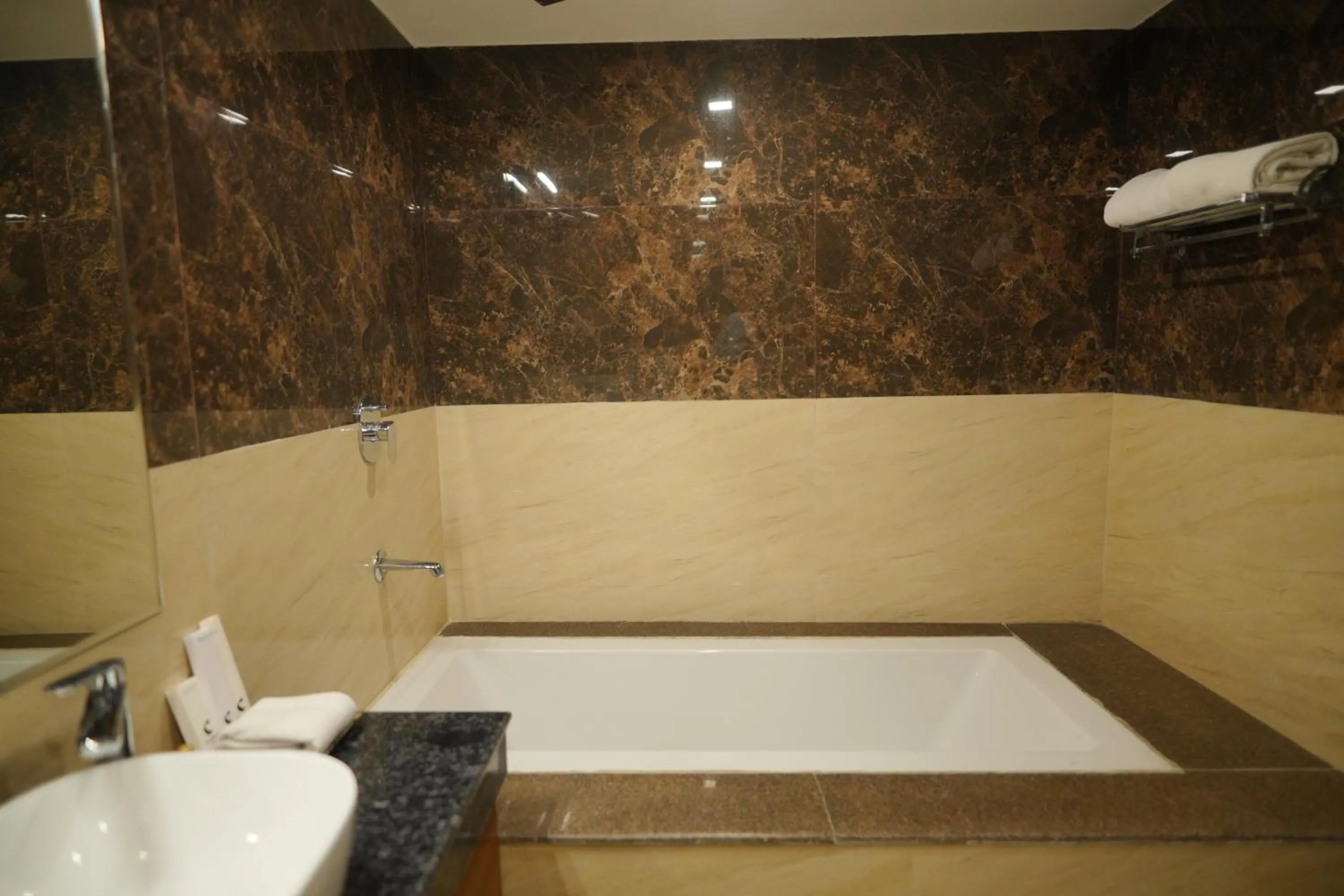 Bathroom in Comfort Inn Karnal