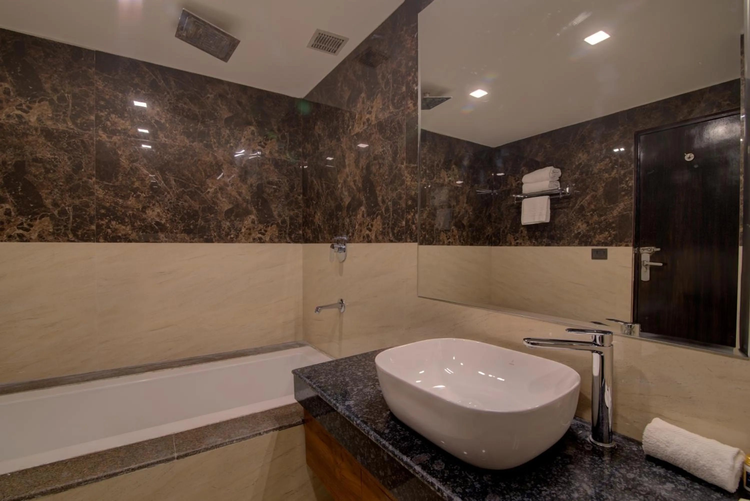 Bath in Comfort Inn Karnal