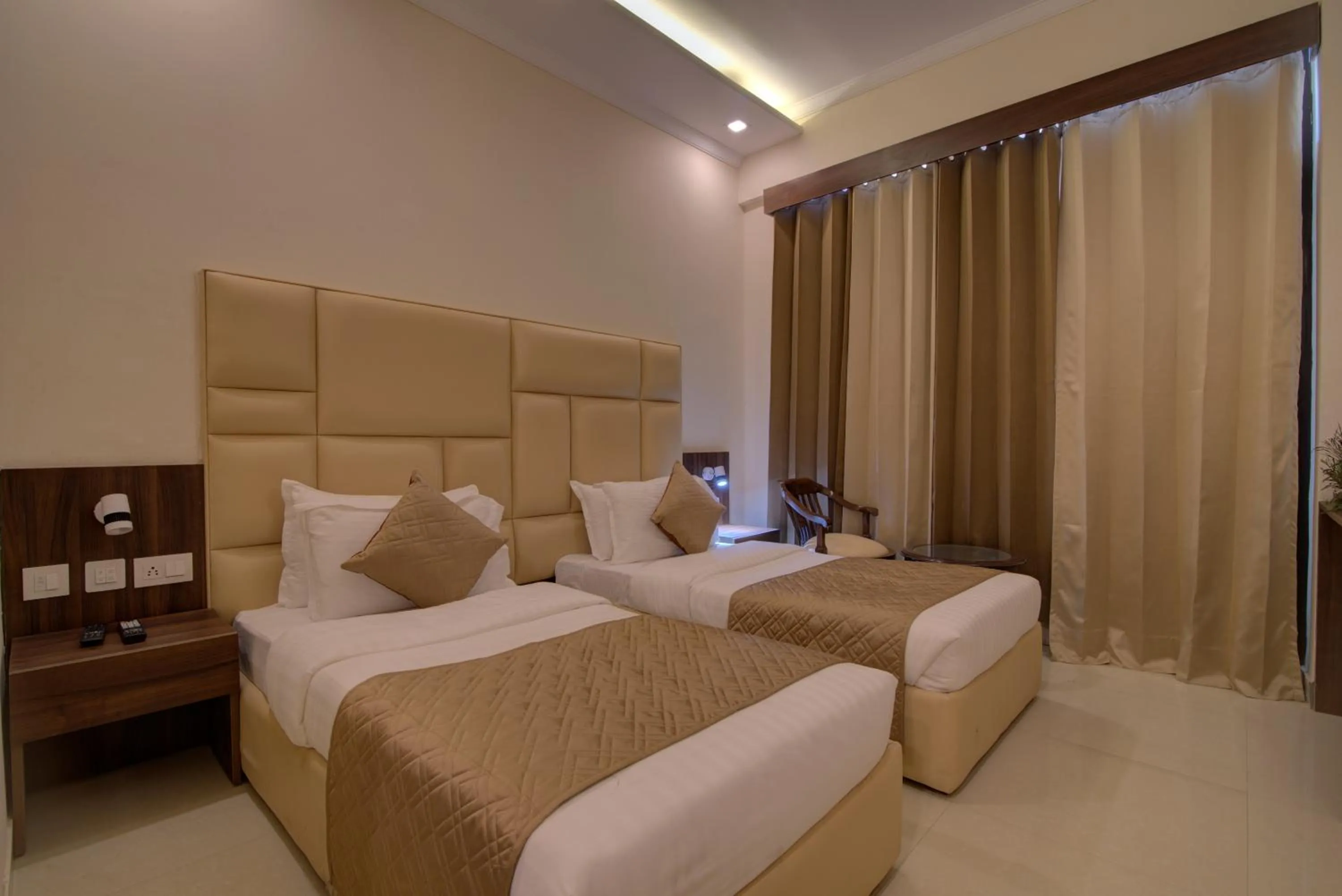 Bed in Comfort Inn Karnal