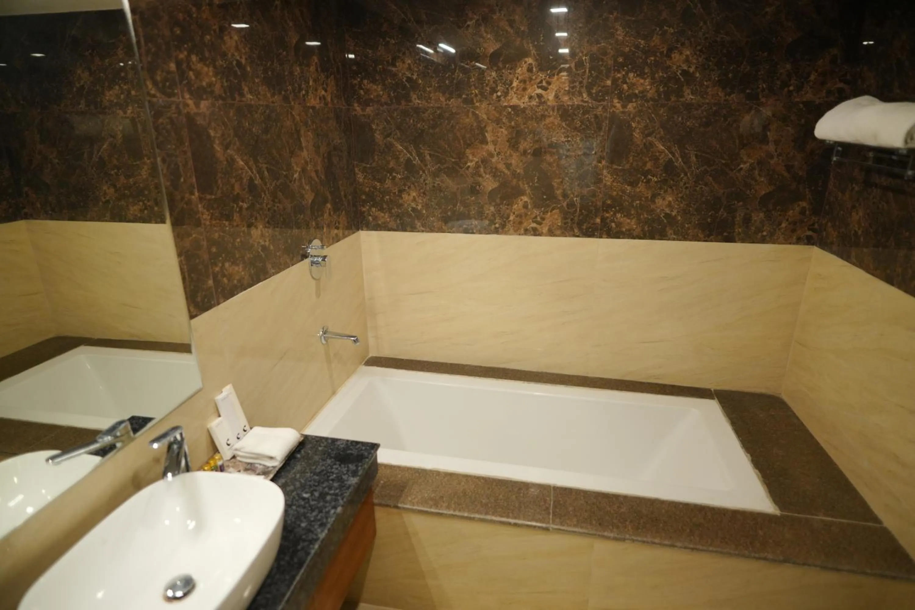 Bathroom in Comfort Inn Karnal