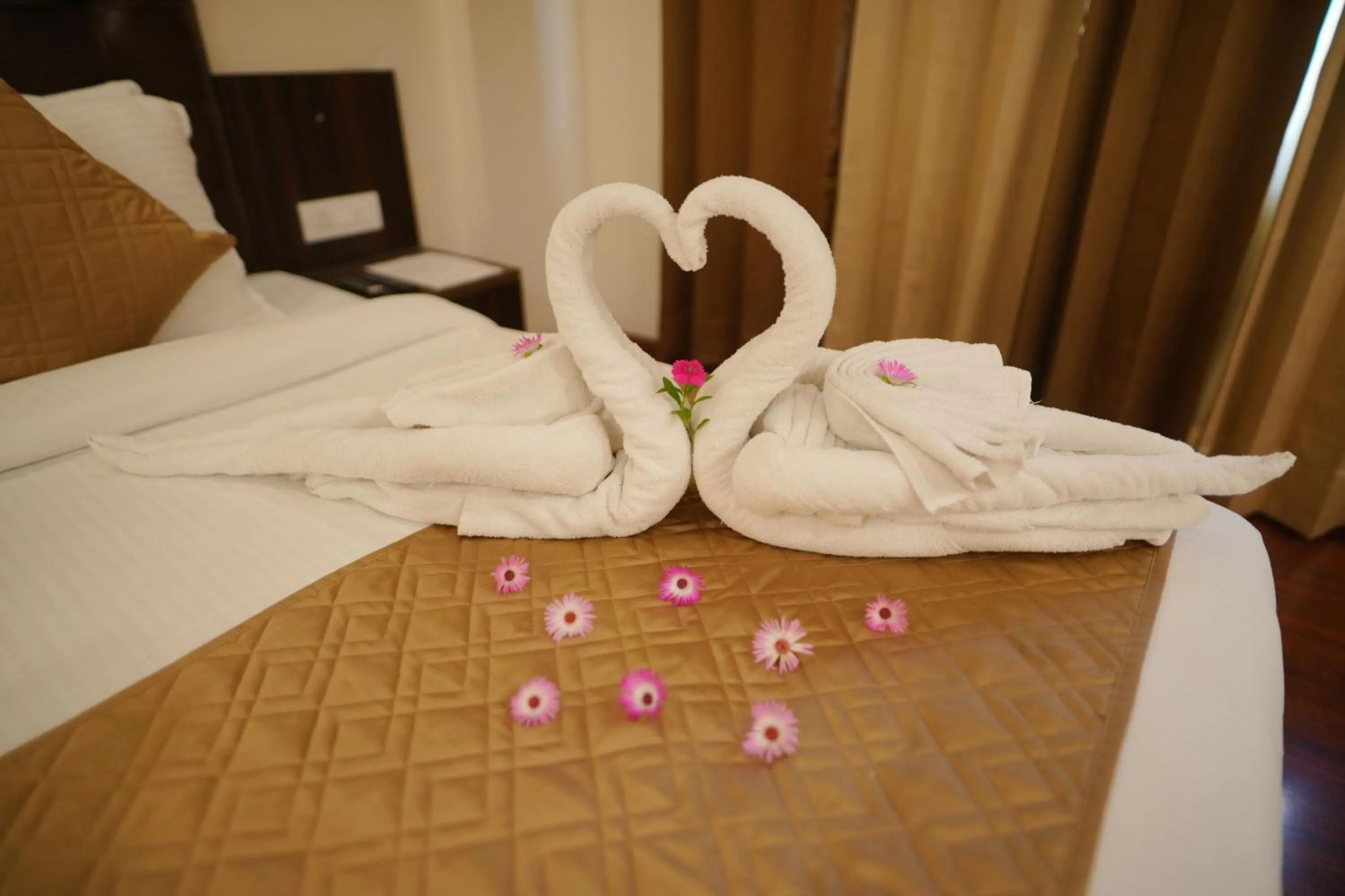 Bed in Comfort Inn Karnal