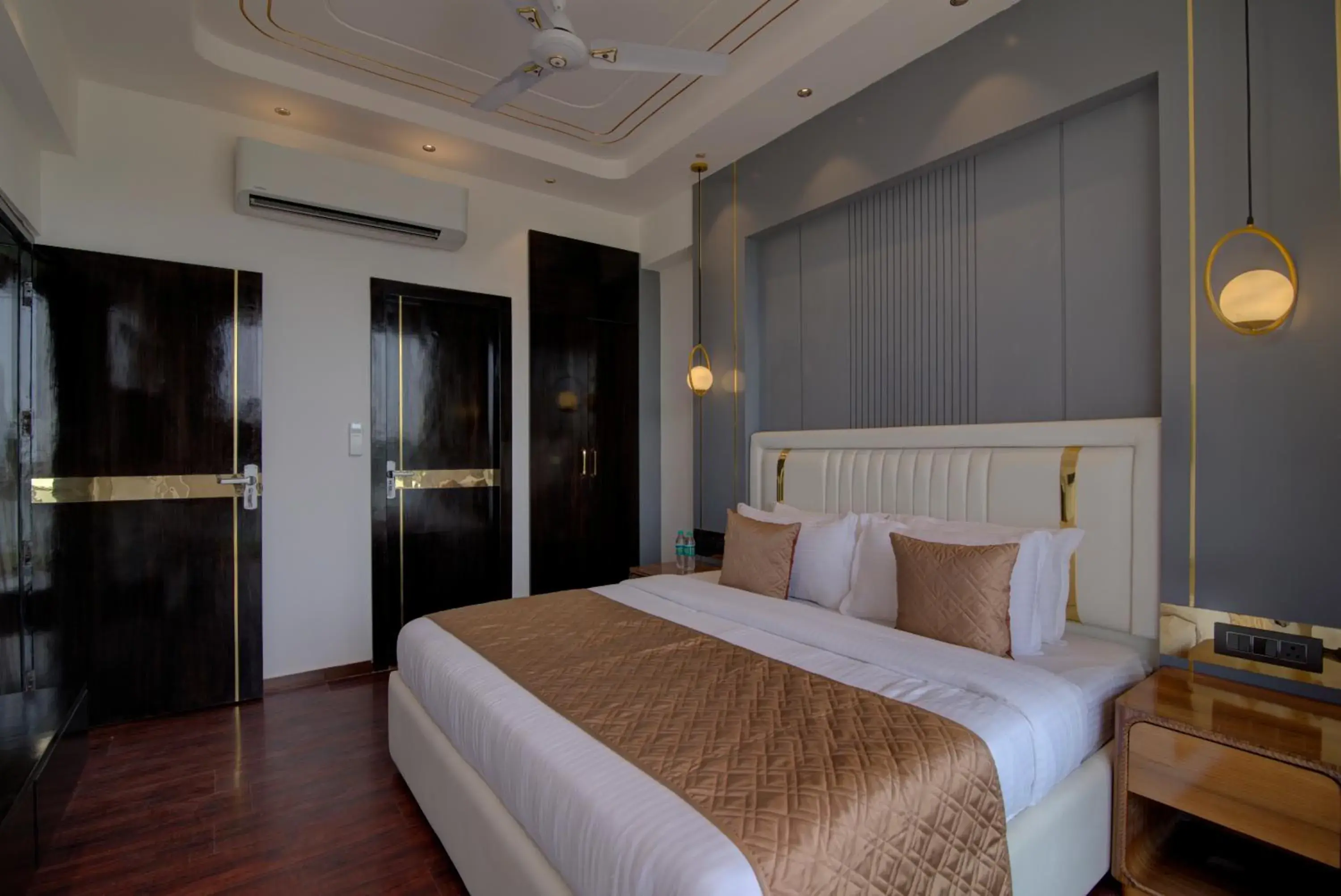 Super Deluxe Rooms with Balcony in Comfort Inn Karnal Super Deluxe Rooms with Balcony in Comfort Inn Karnal