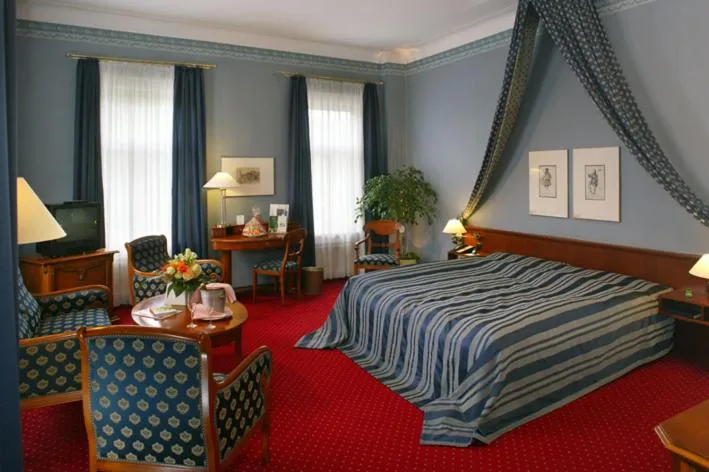 Bed in Hotel Sächsischer Hof