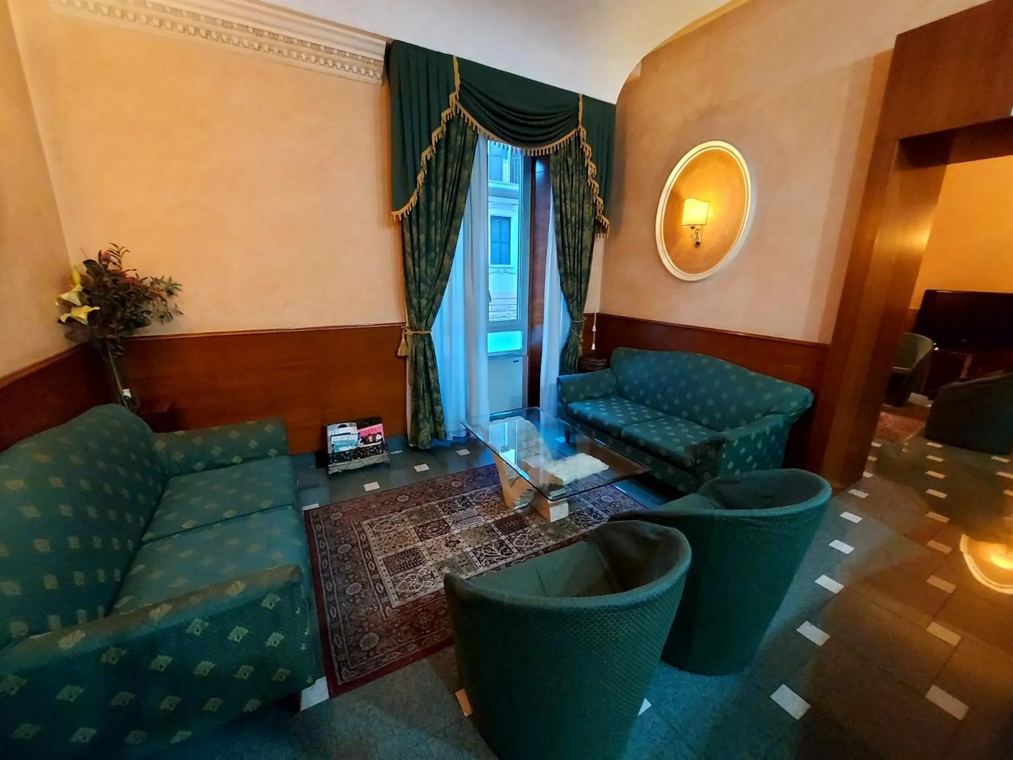 Seating area in Hotel Positano 2