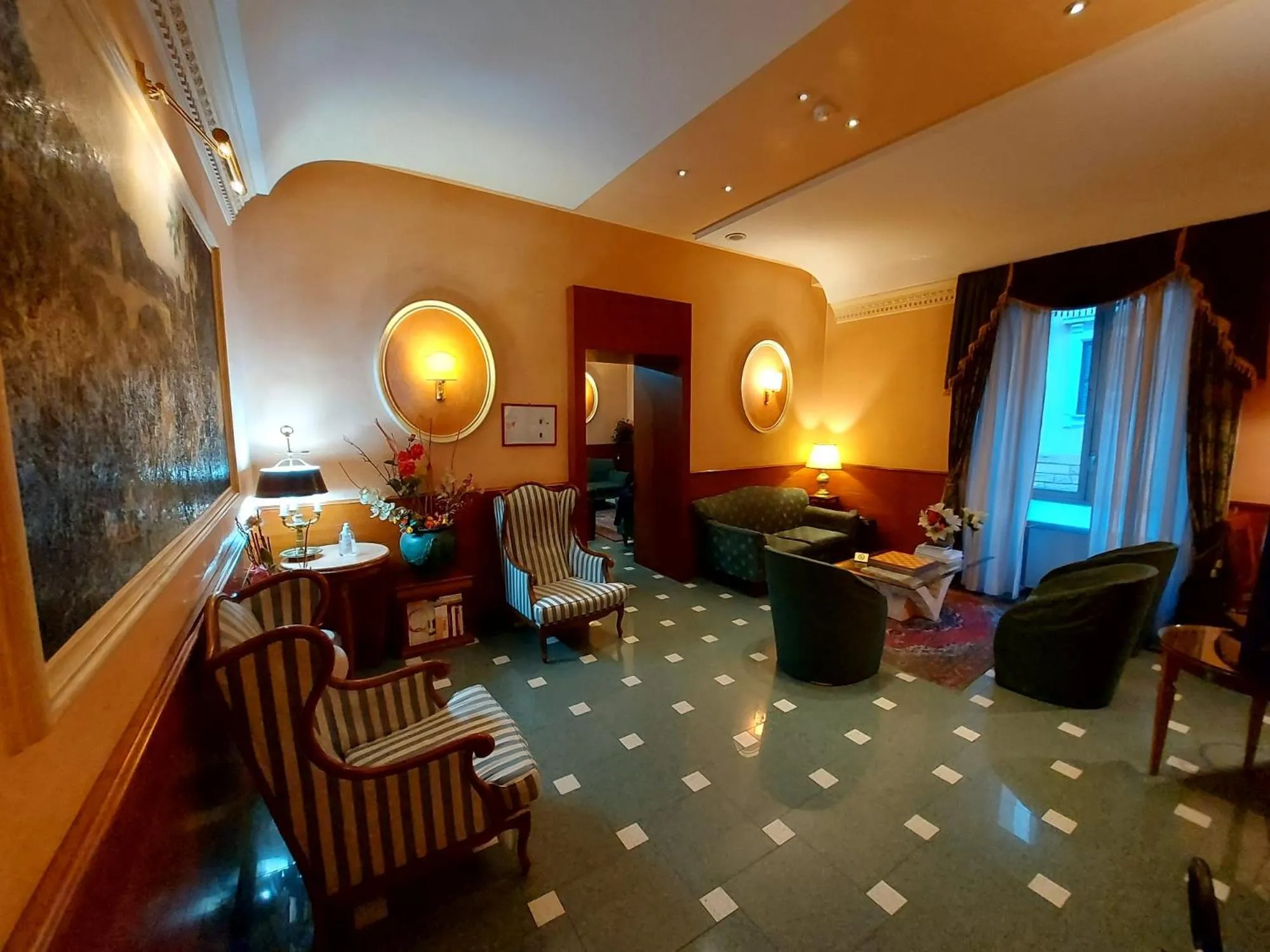 Seating area in Hotel Positano 2