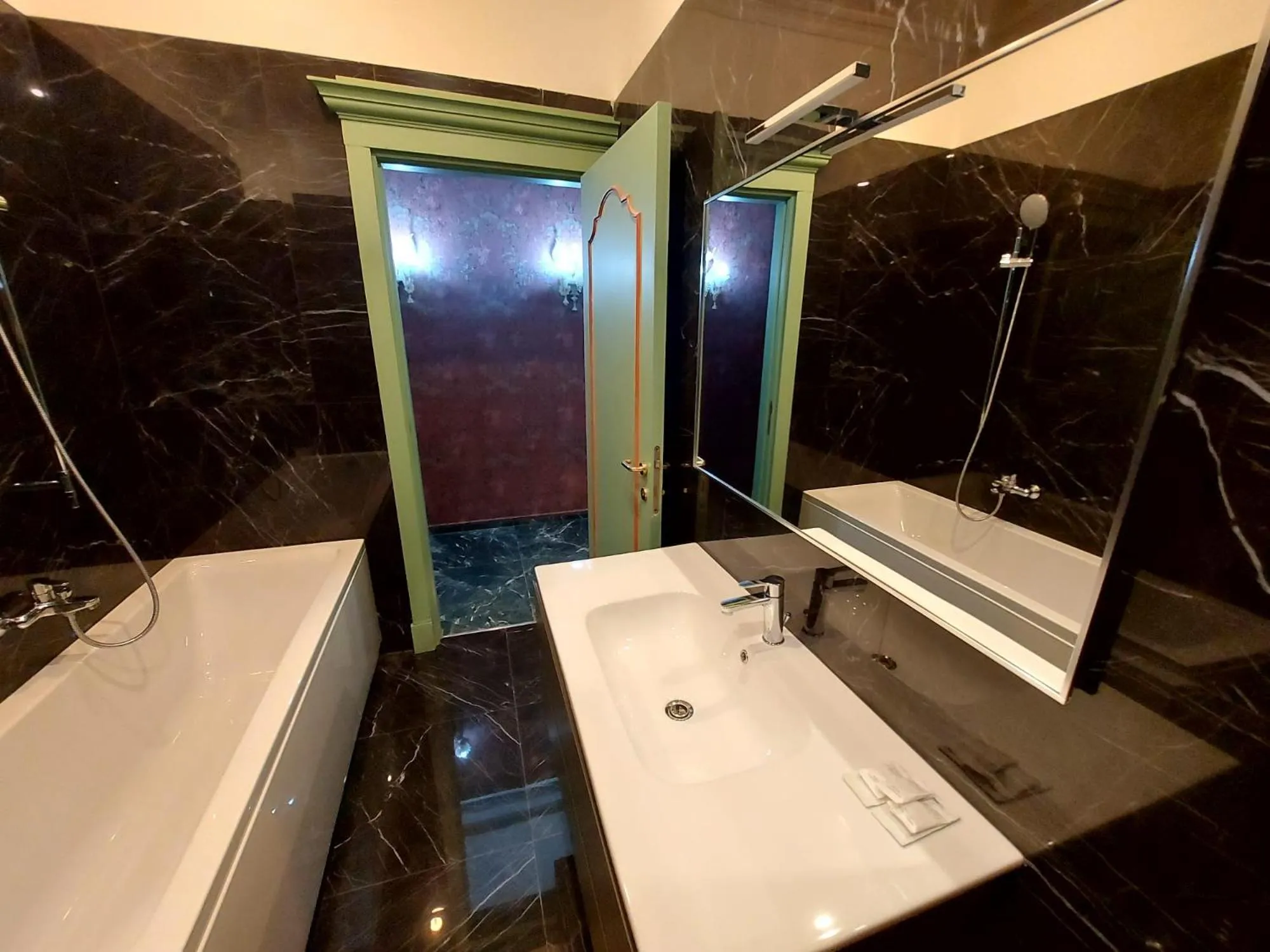 Bathroom in Hotel Positano 2