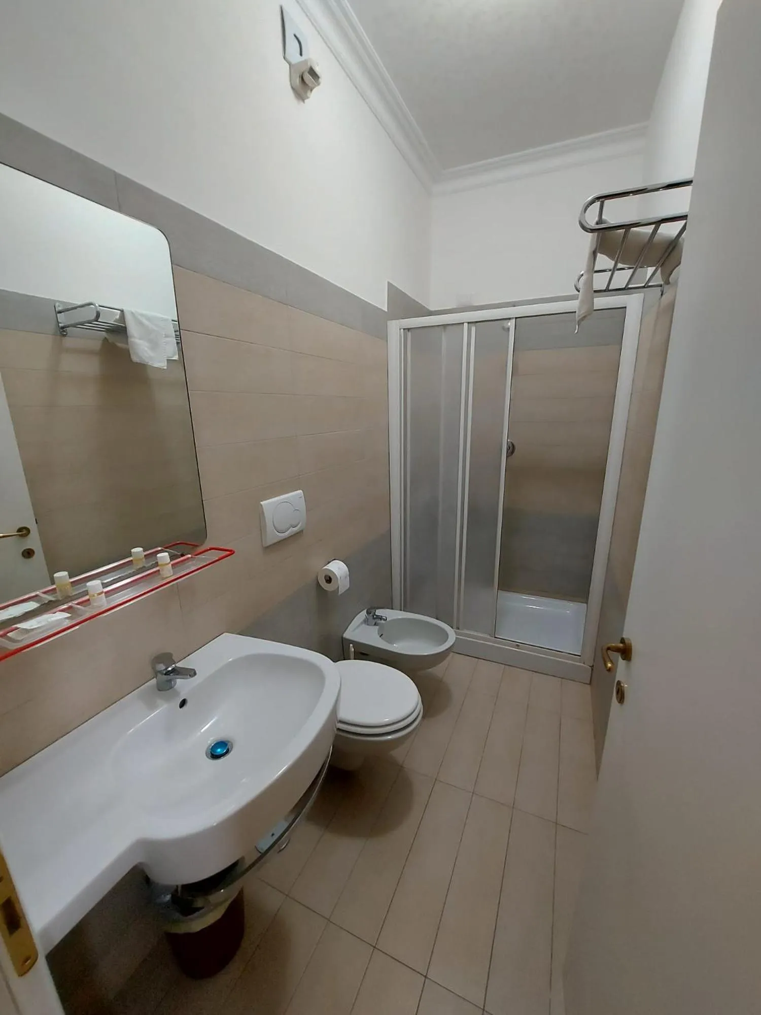 Shower in Hotel Positano 2