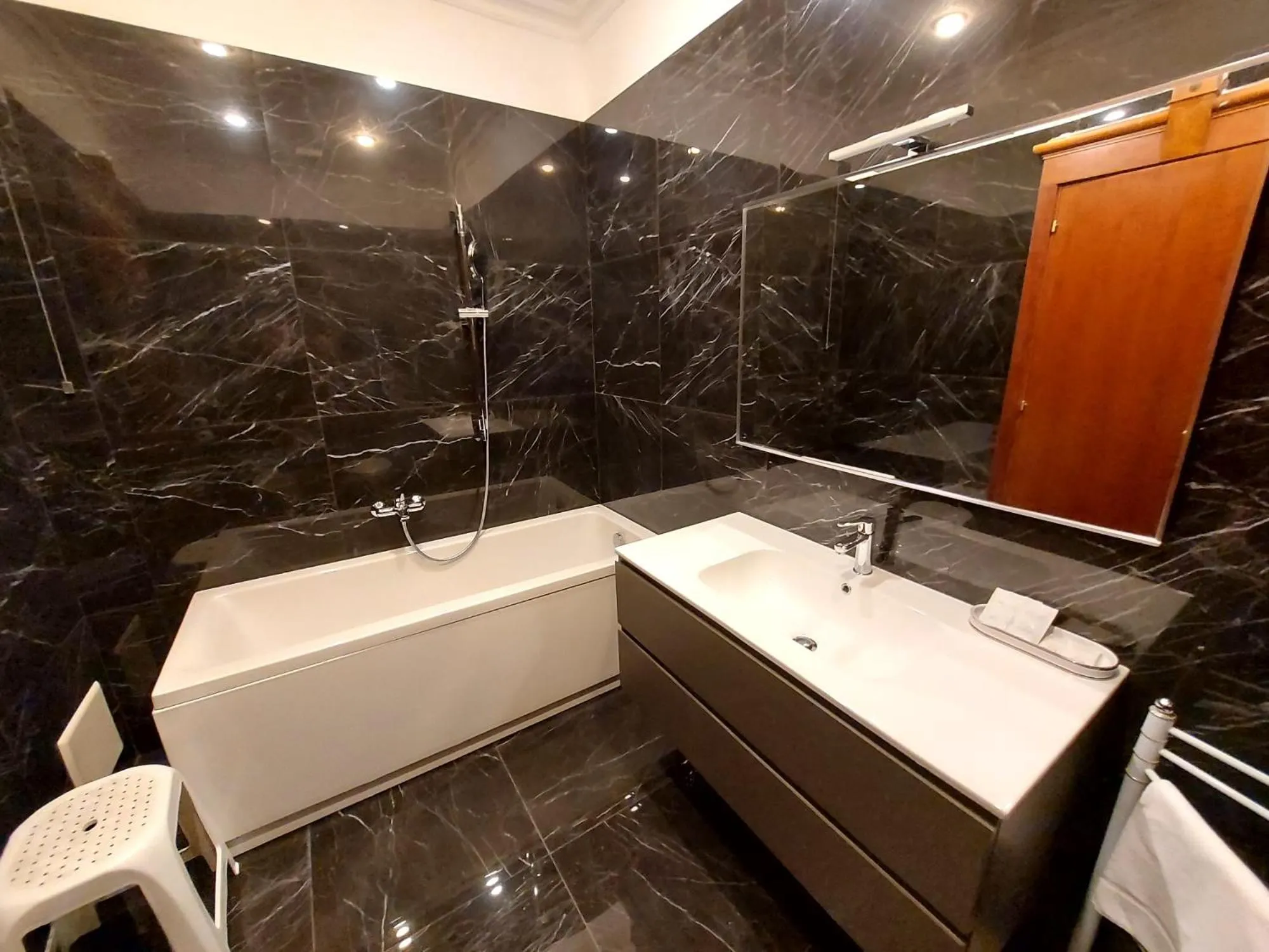 Shower in Hotel Positano 2