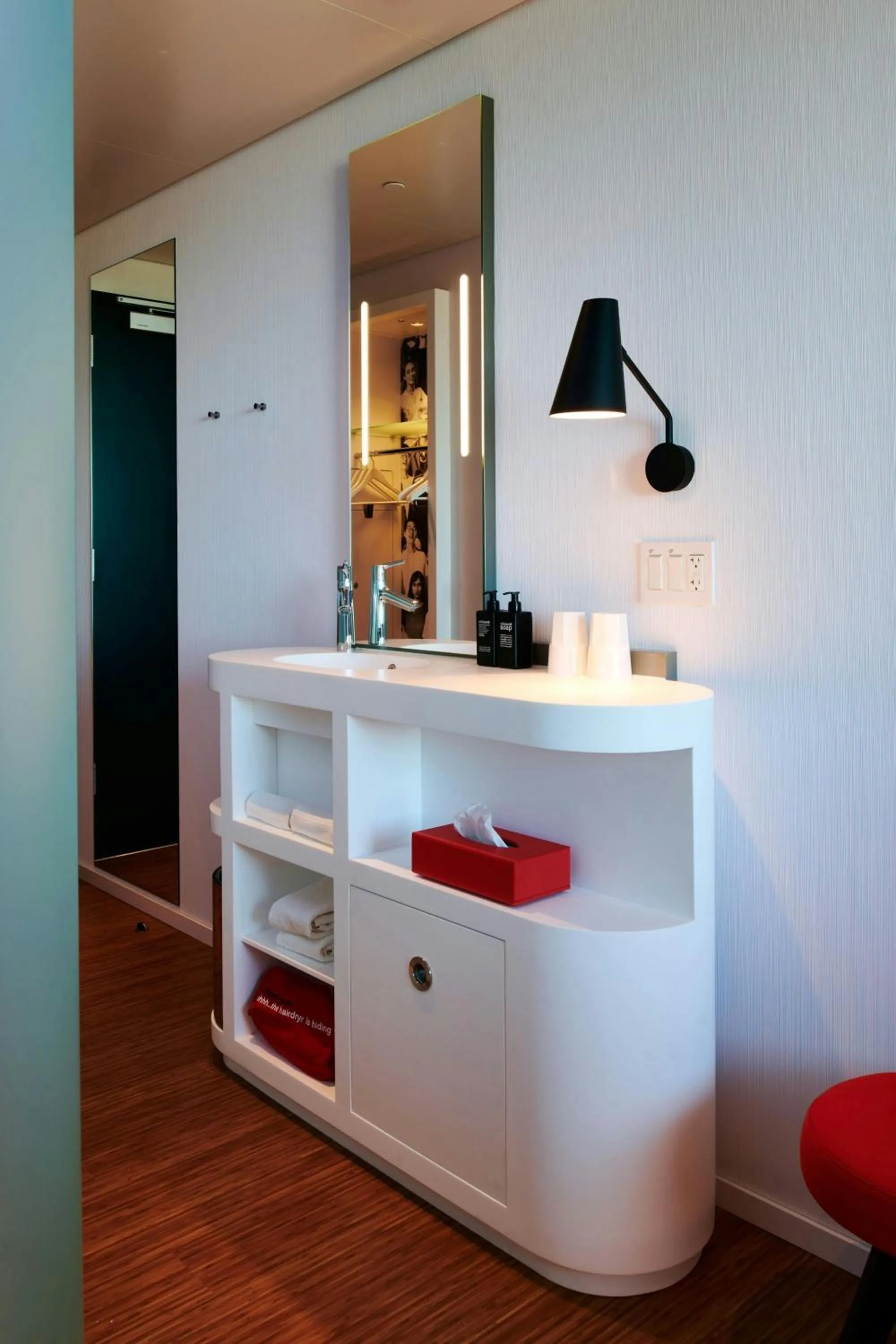 Bedroom in citizenM Menlo Park