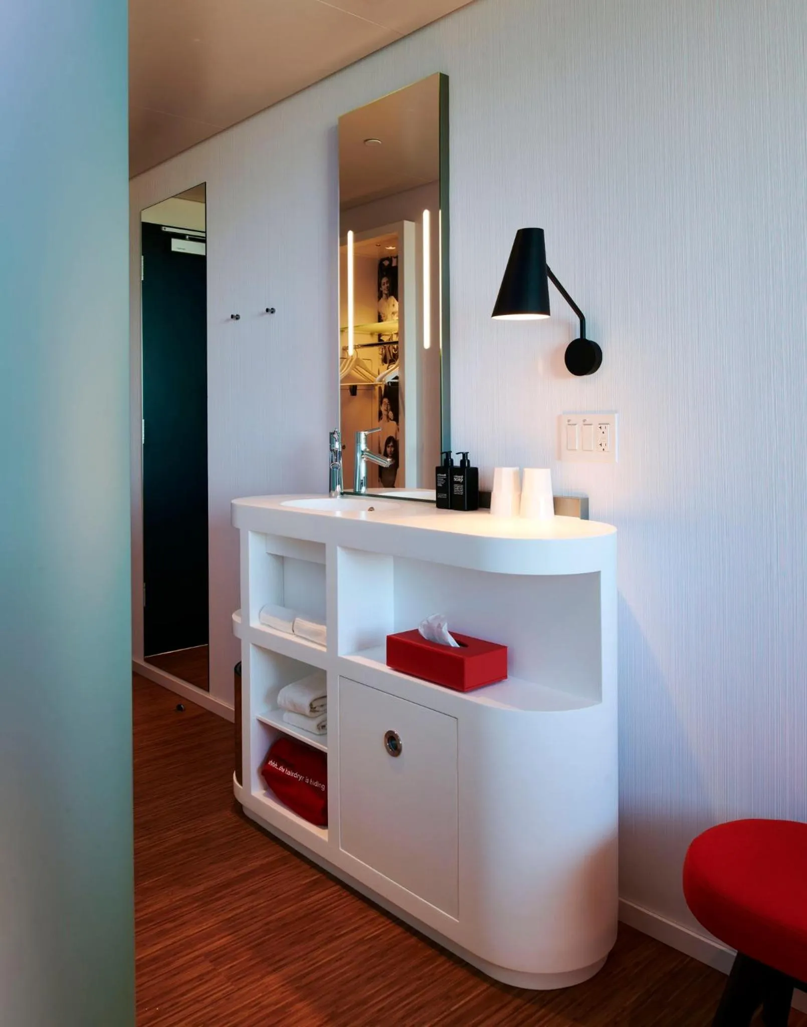 Bathroom in citizenM Menlo Park