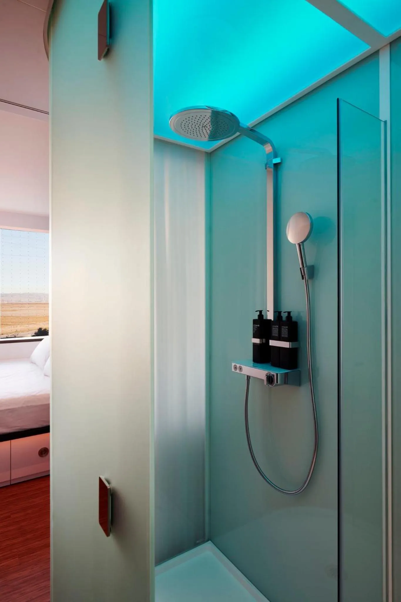 Shower, Bed in citizenM Menlo Park