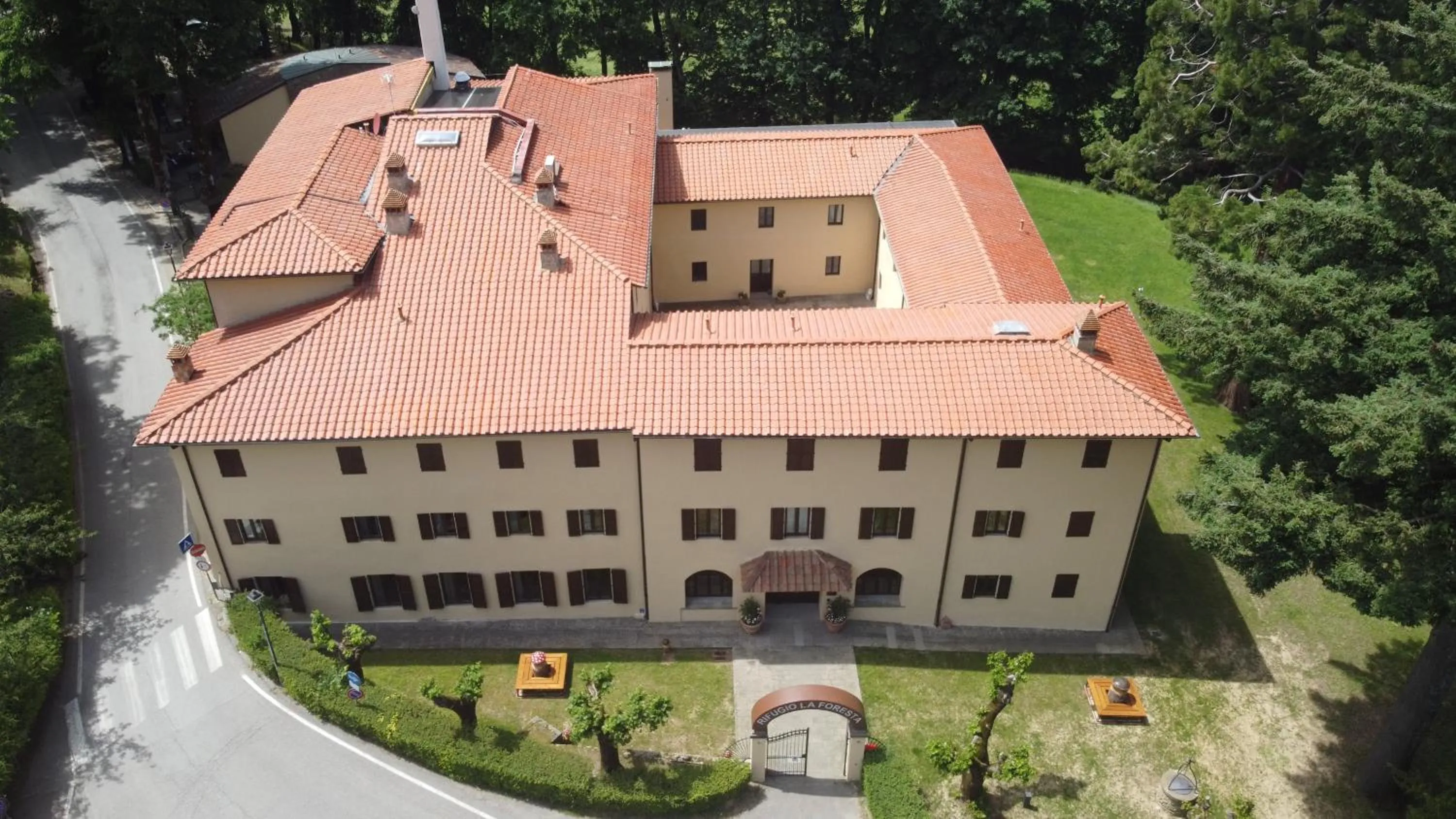 Property building in Hotel Rifugio la Foresta