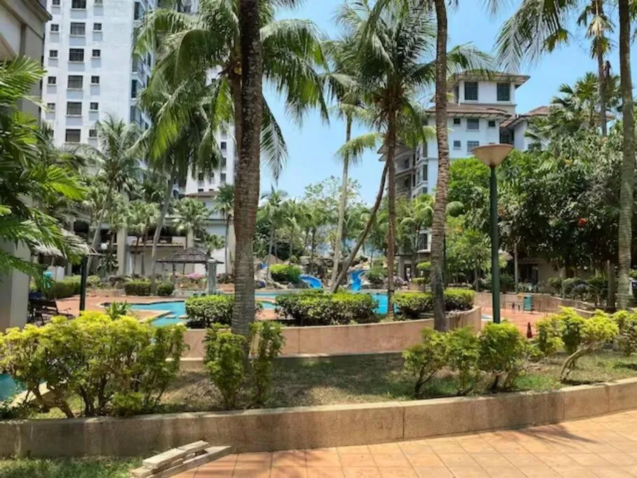 Luscious~ Walking Distance to SEE, SHOP and EAT