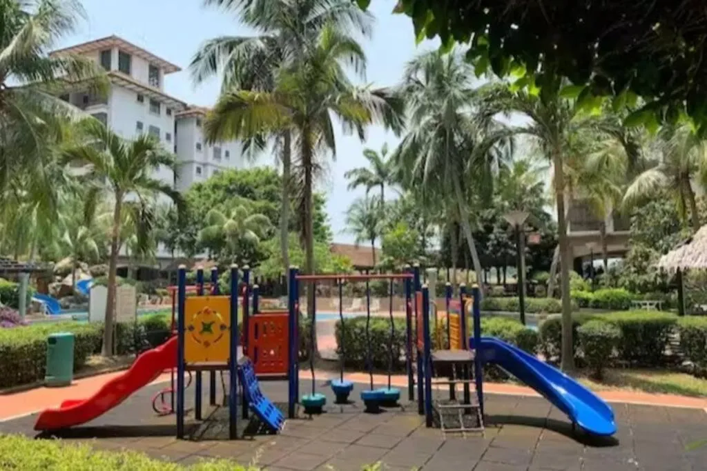 Luscious~ Walking Distance to SEE, SHOP and EAT