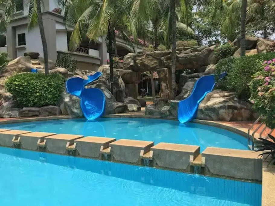 Luscious~ Walking Distance to SEE, SHOP and EAT