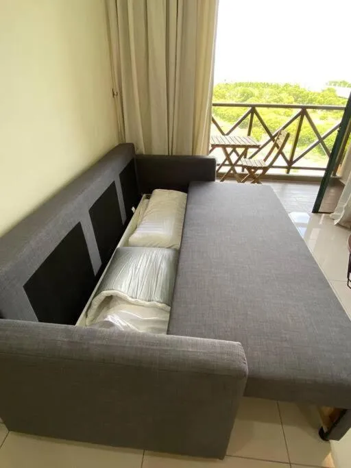 Bed in Luscious~ Walking Distance to SEE, SHOP and EAT