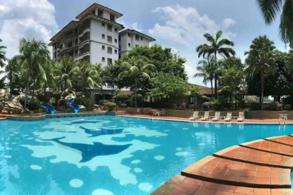 Luscious~ Walking Distance to SEE, SHOP and EAT