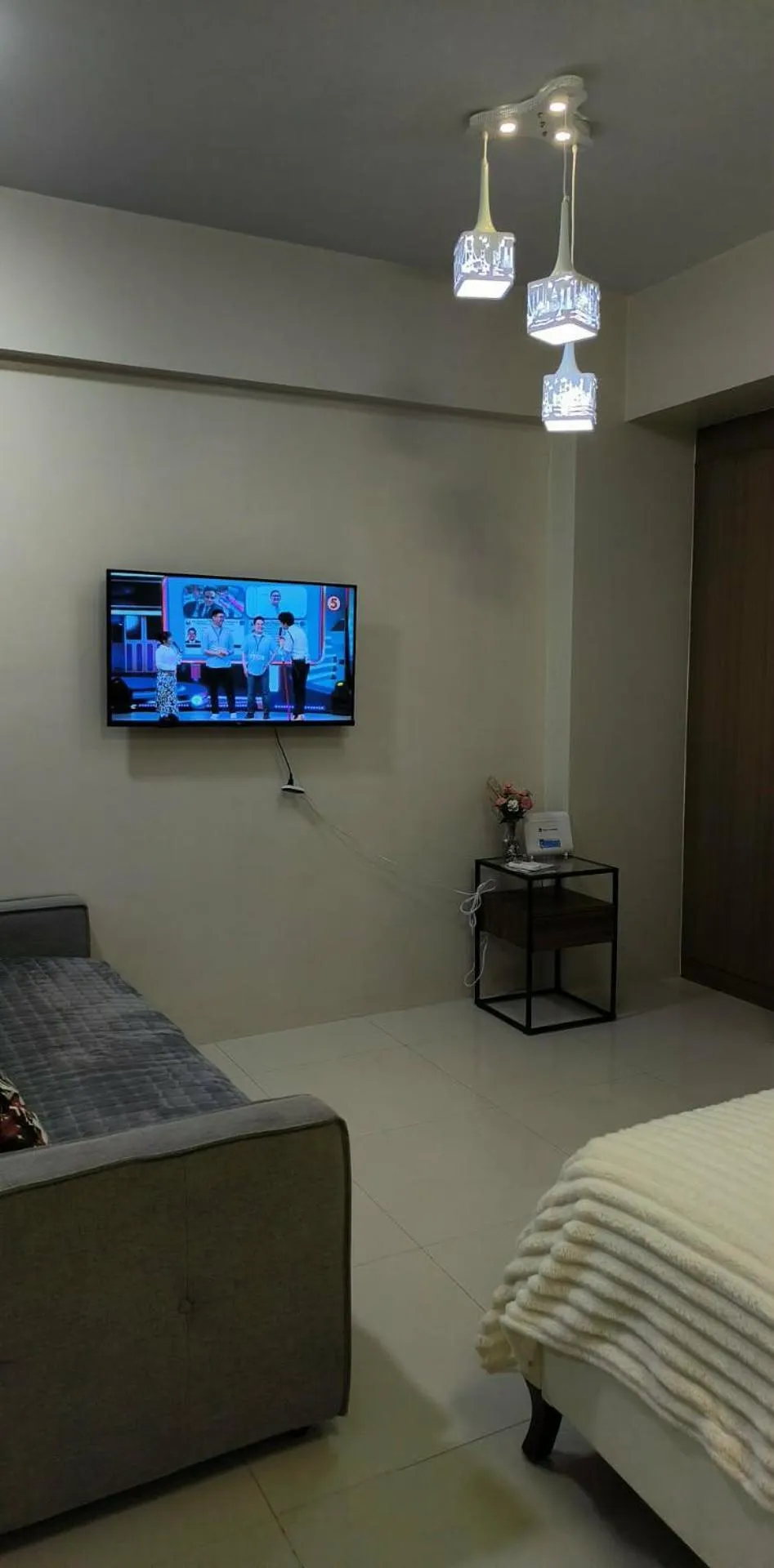 Bed in One Palm and Two Palm Tree Villas