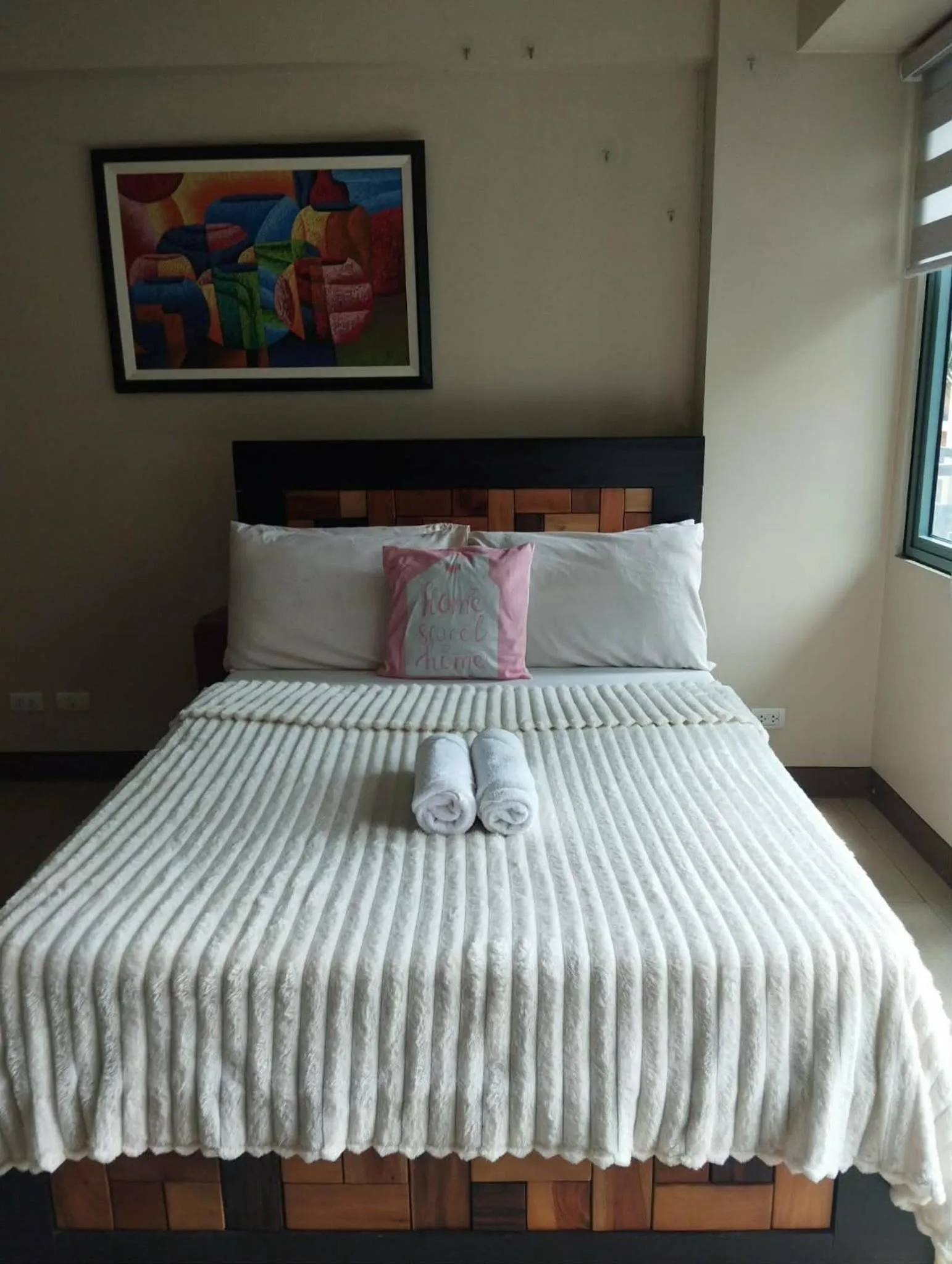 Bed in One Palm and Two Palm Tree Villas