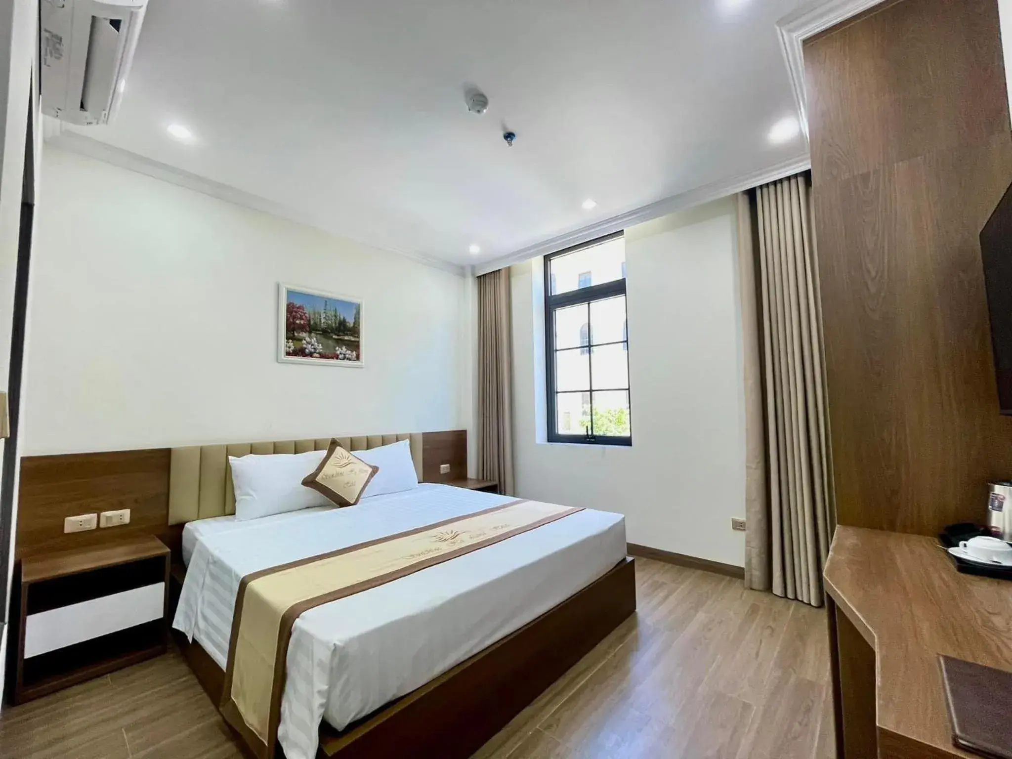 Standard Queen Room in Sunshine Hạ Long Hotel Standard Queen Room in Sunshine Hạ Long Hotel