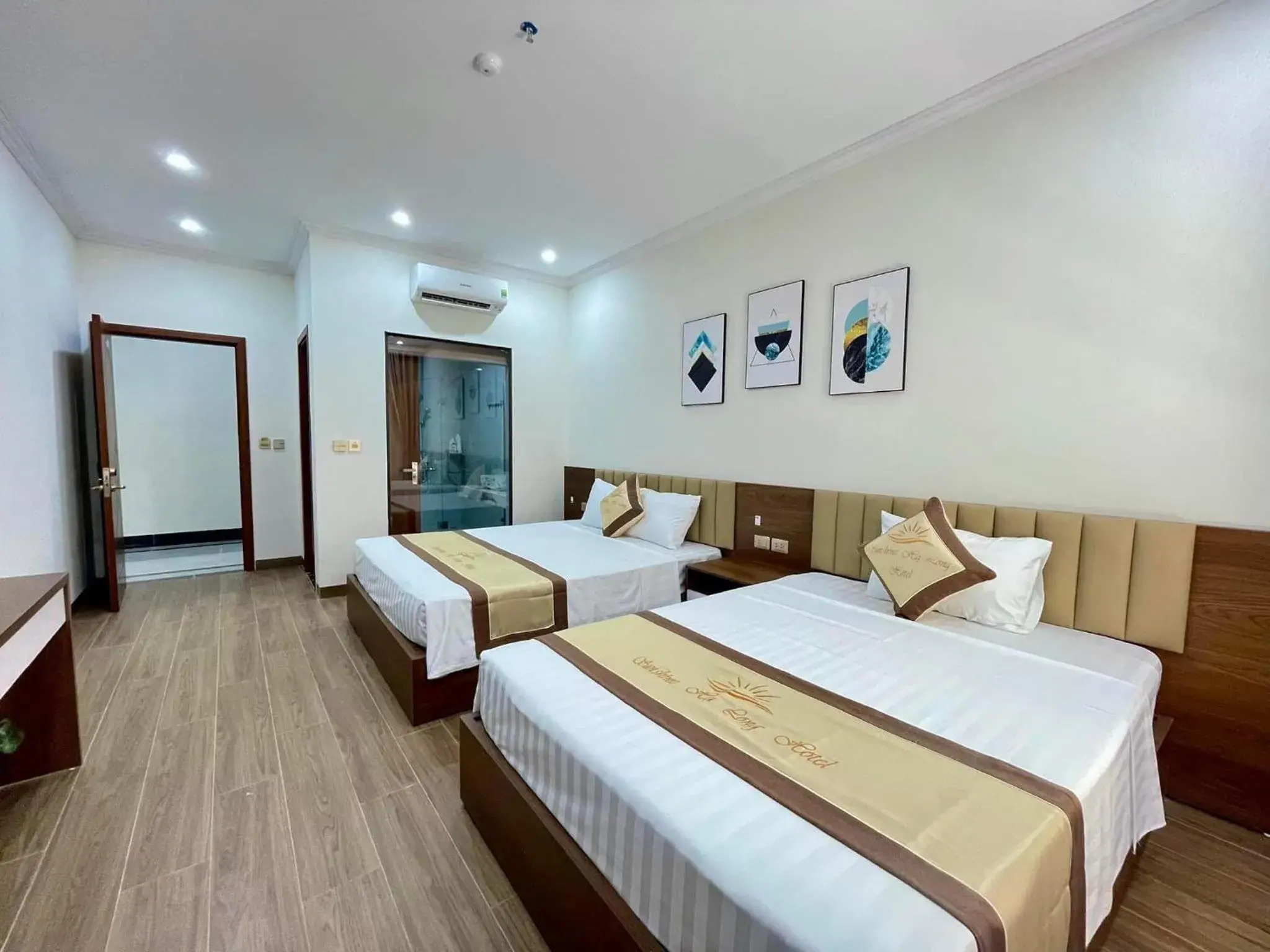 Triple Room in Sunshine Hạ Long Hotel Triple Room in Sunshine Hạ Long Hotel