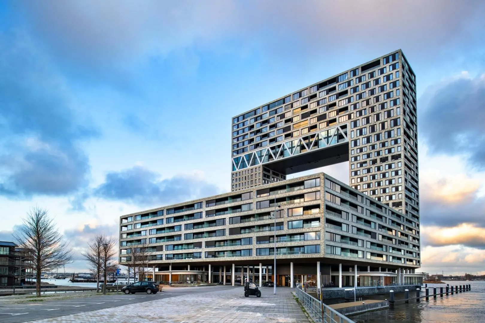 Property building in Eric Vökel Boutique Apartments - Riverfront Suites