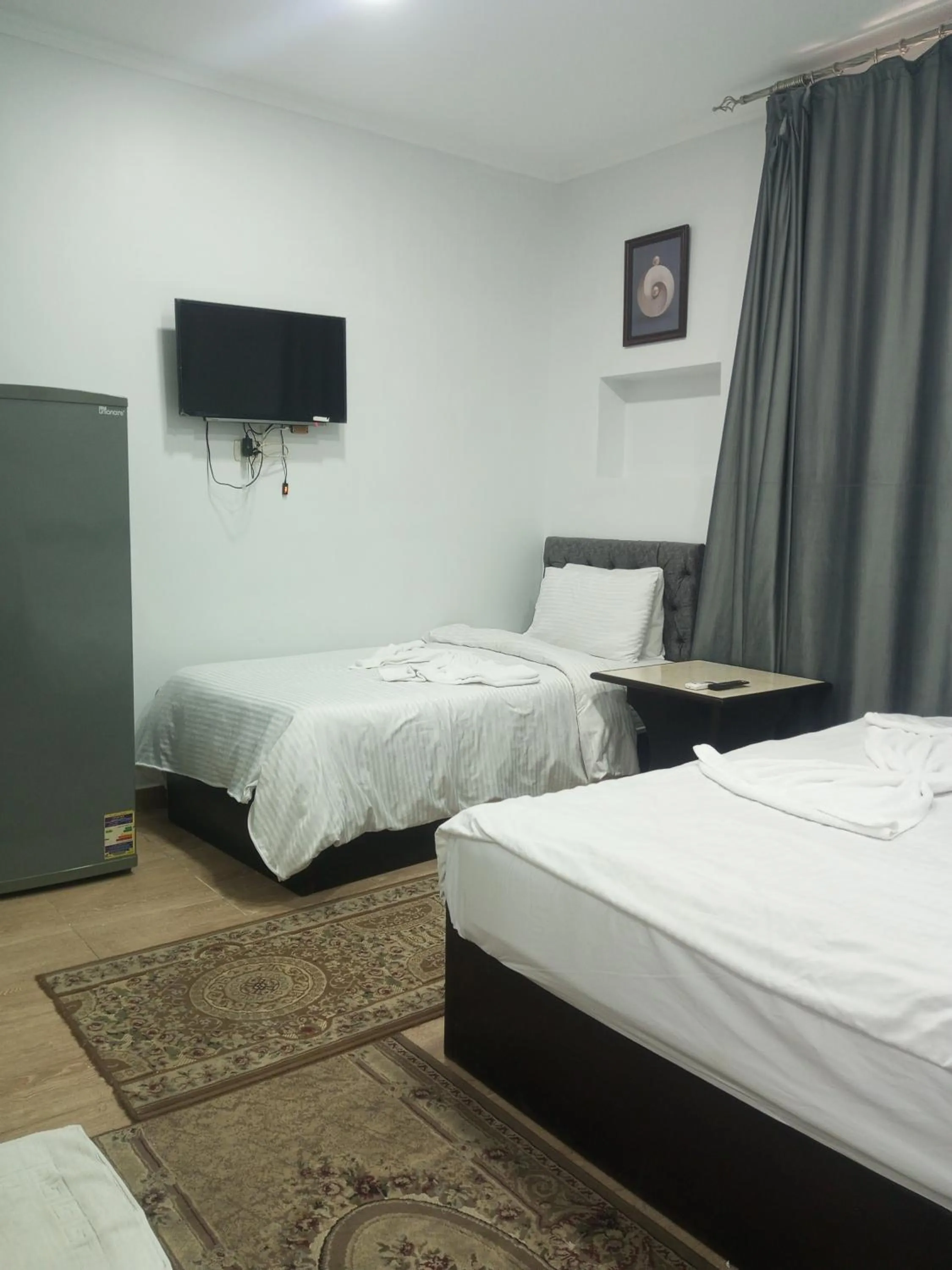 Photo of the whole room, Bed in New Panorama Palace