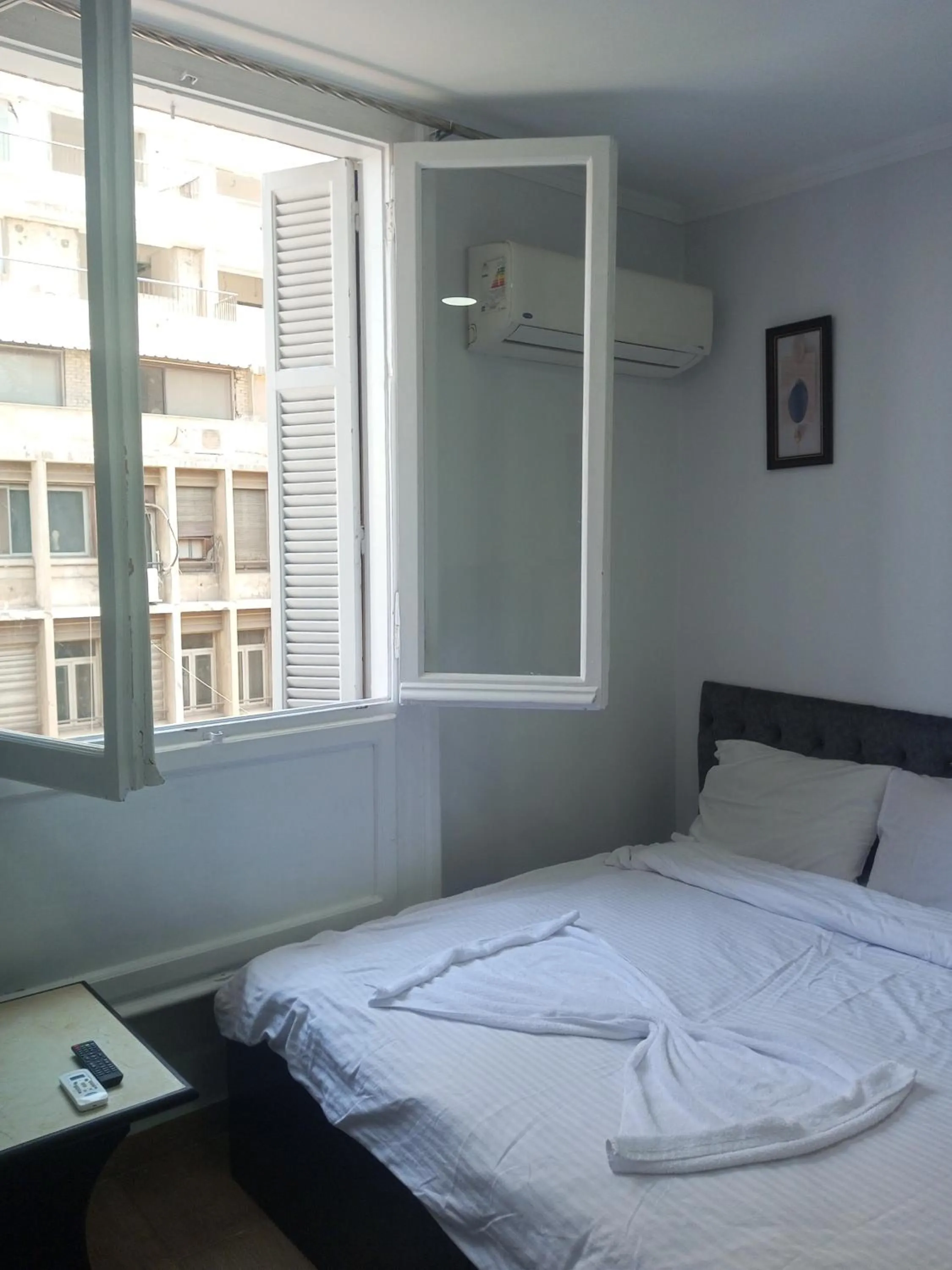 Photo of the whole room, Bed in New Panorama Palace