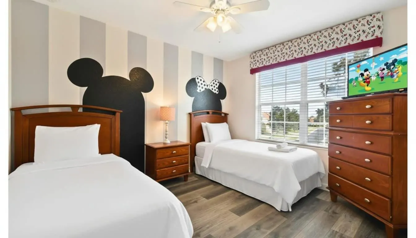 Bed in 6BR Private Pool, Spa, Gameroom, Close to Disney