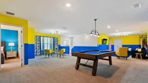 Opulent Villa in Resort Near Theme Parks & Shops