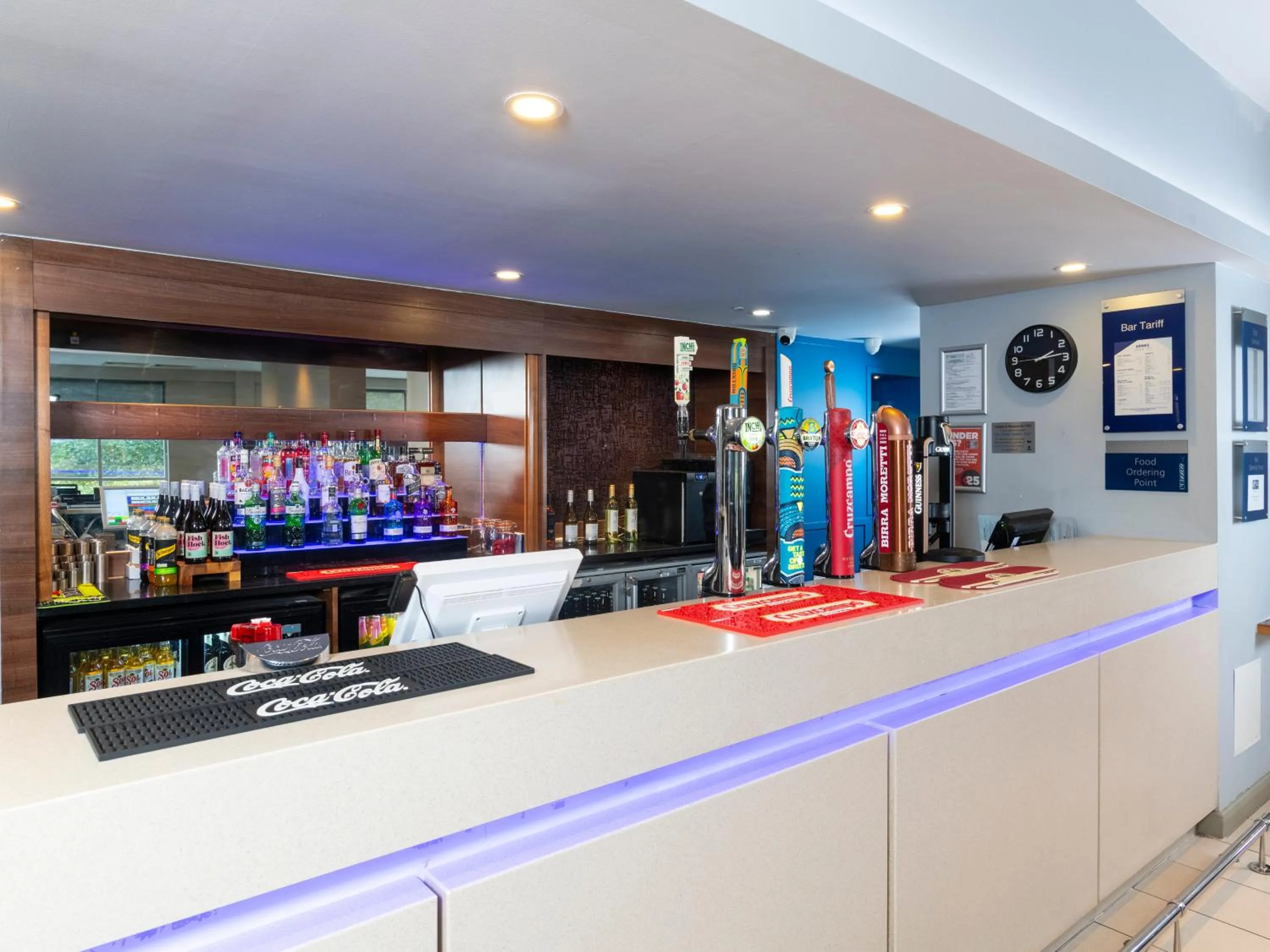 Lounge or bar in Holiday Inn Express London Greenwich by IHG