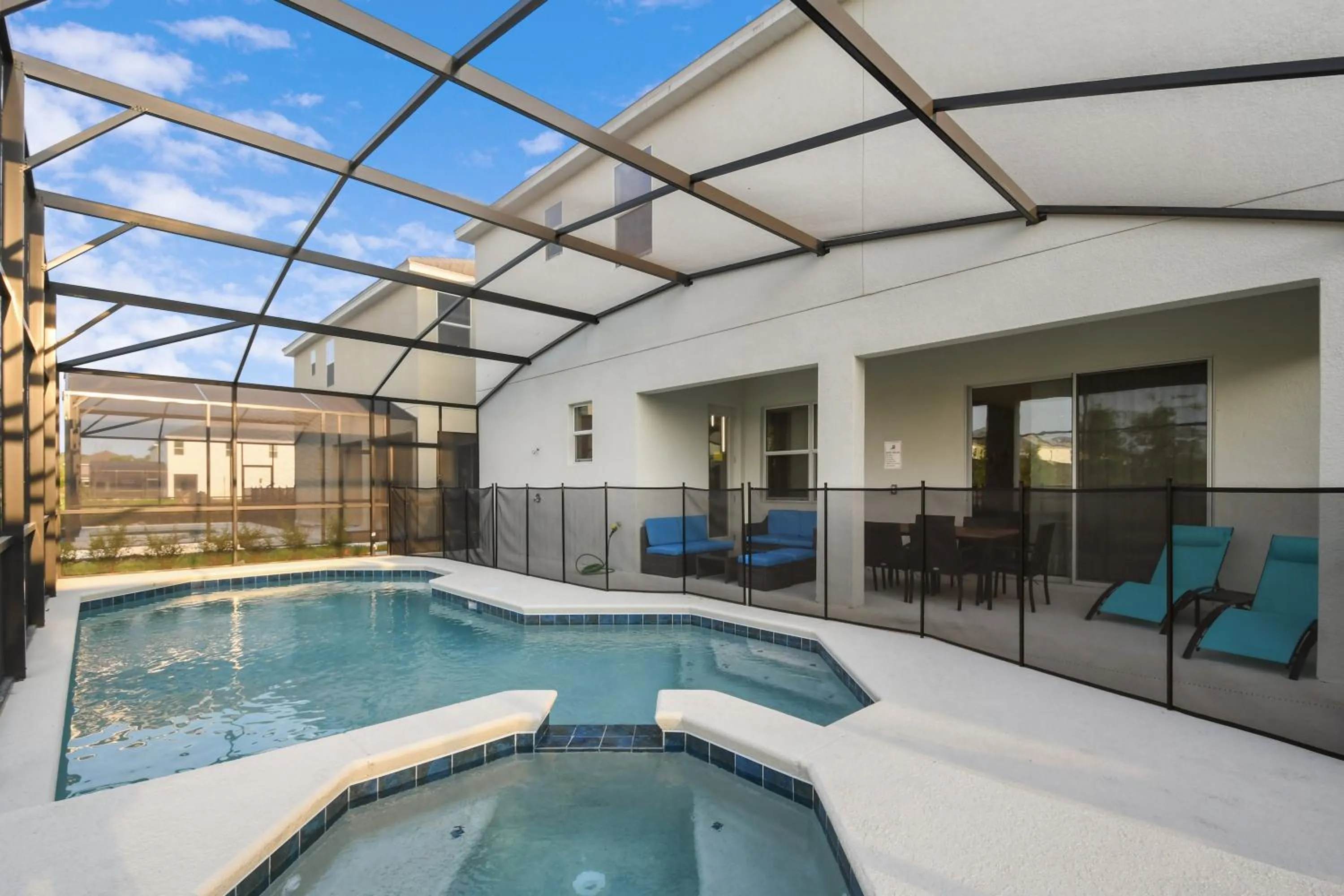 Swimming pool in Lakeview Spacious 12br Themed Home Game/Pool/Spa